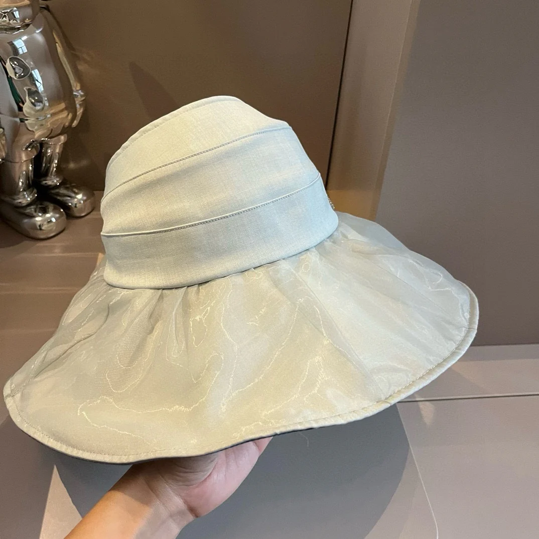 Miu Miu - Новая элегантная и свежая солнцезащитная шляпа 2024 года - белая.