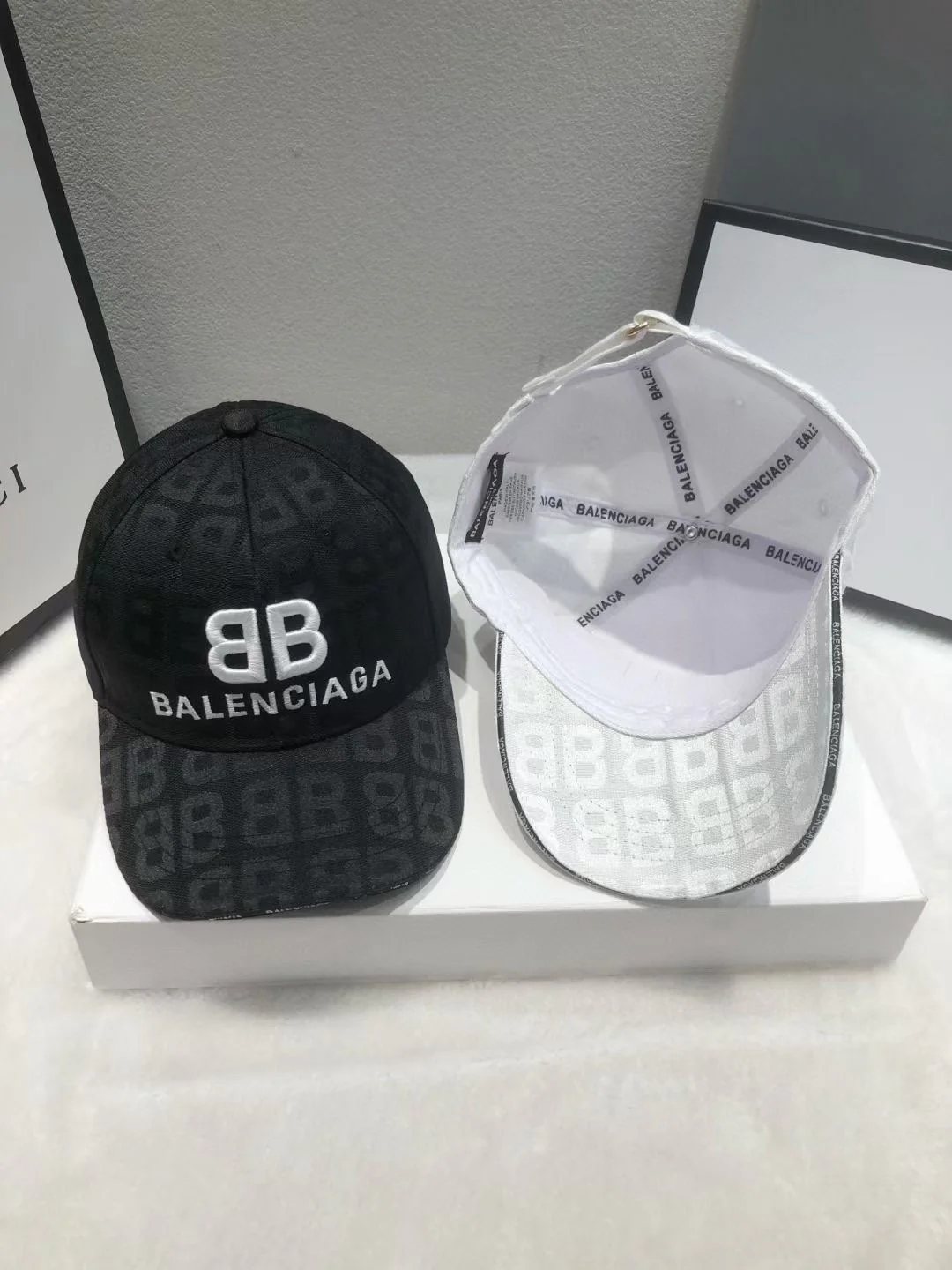 Бейсболка Balenciaga с вышивкой - 2