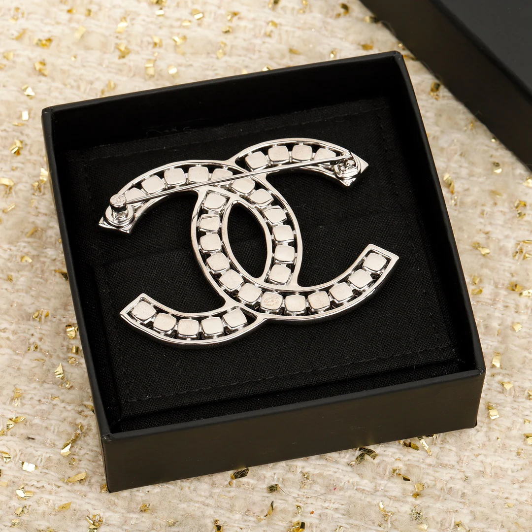 Брошь Chanel 138