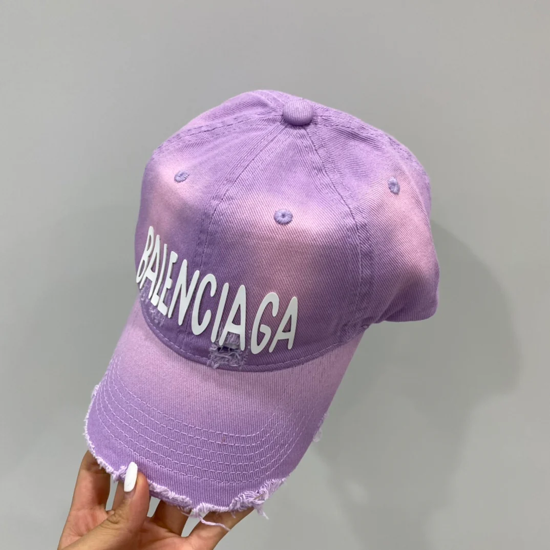 Бейсболка Balenciaga с 3D-градиентом