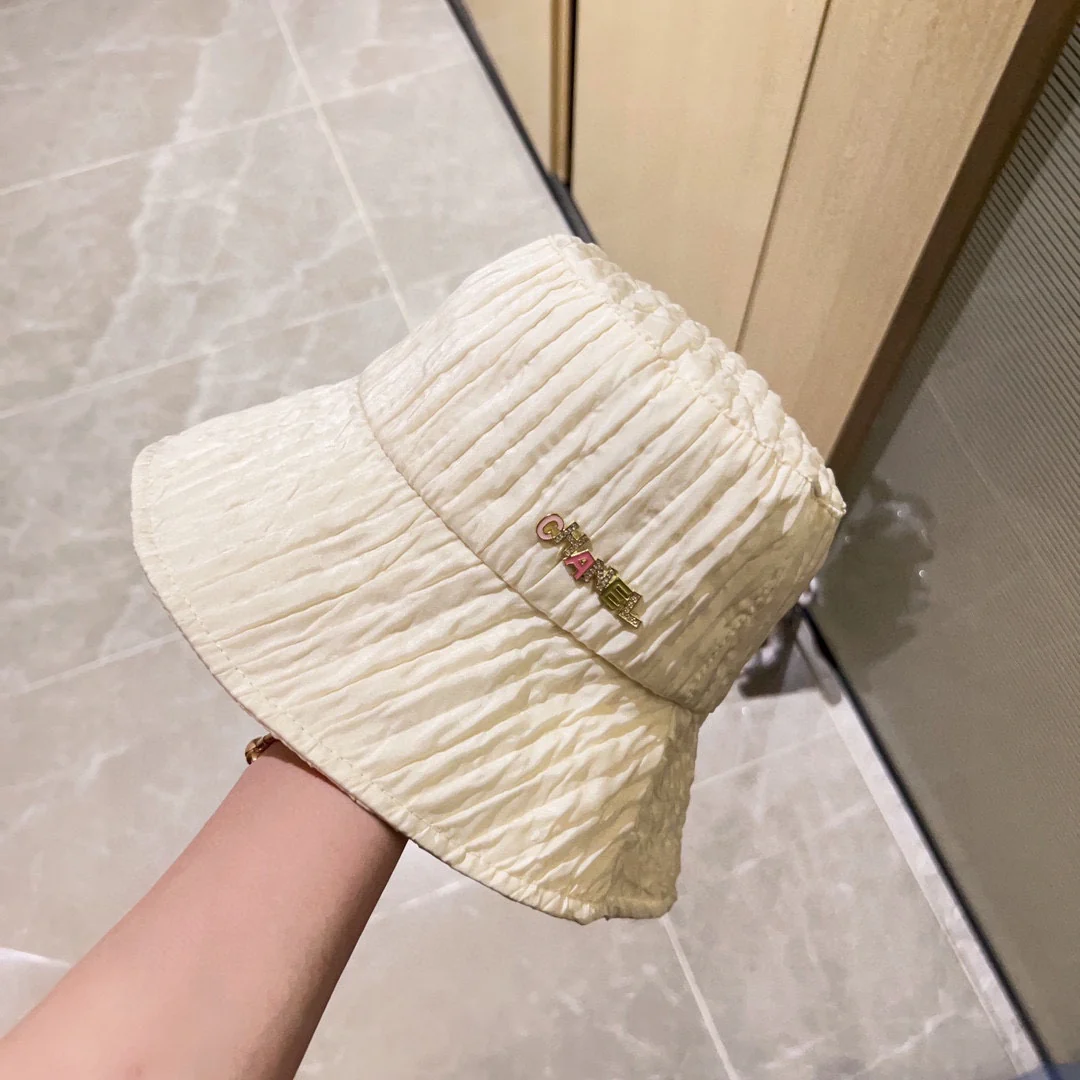 Новинка сезона весна/лето 2023 от Chanel - Мятая рыбацкая шляпа - Белая