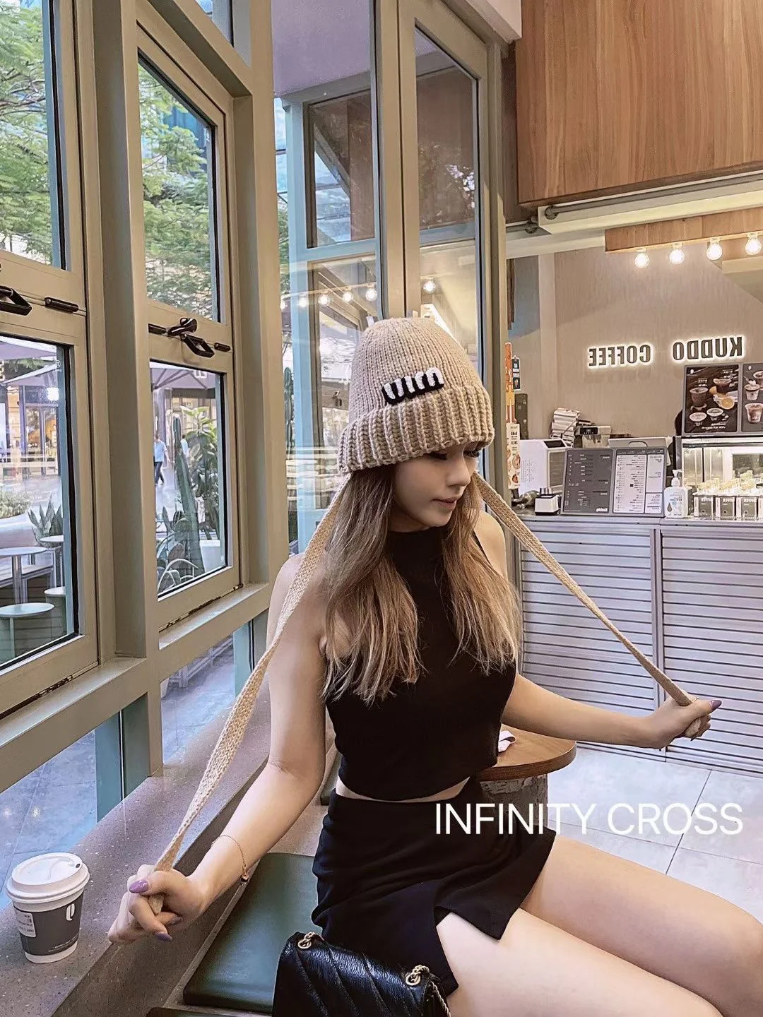 Miu Miu - Шерстяная шапка в корейском стиле с косичками