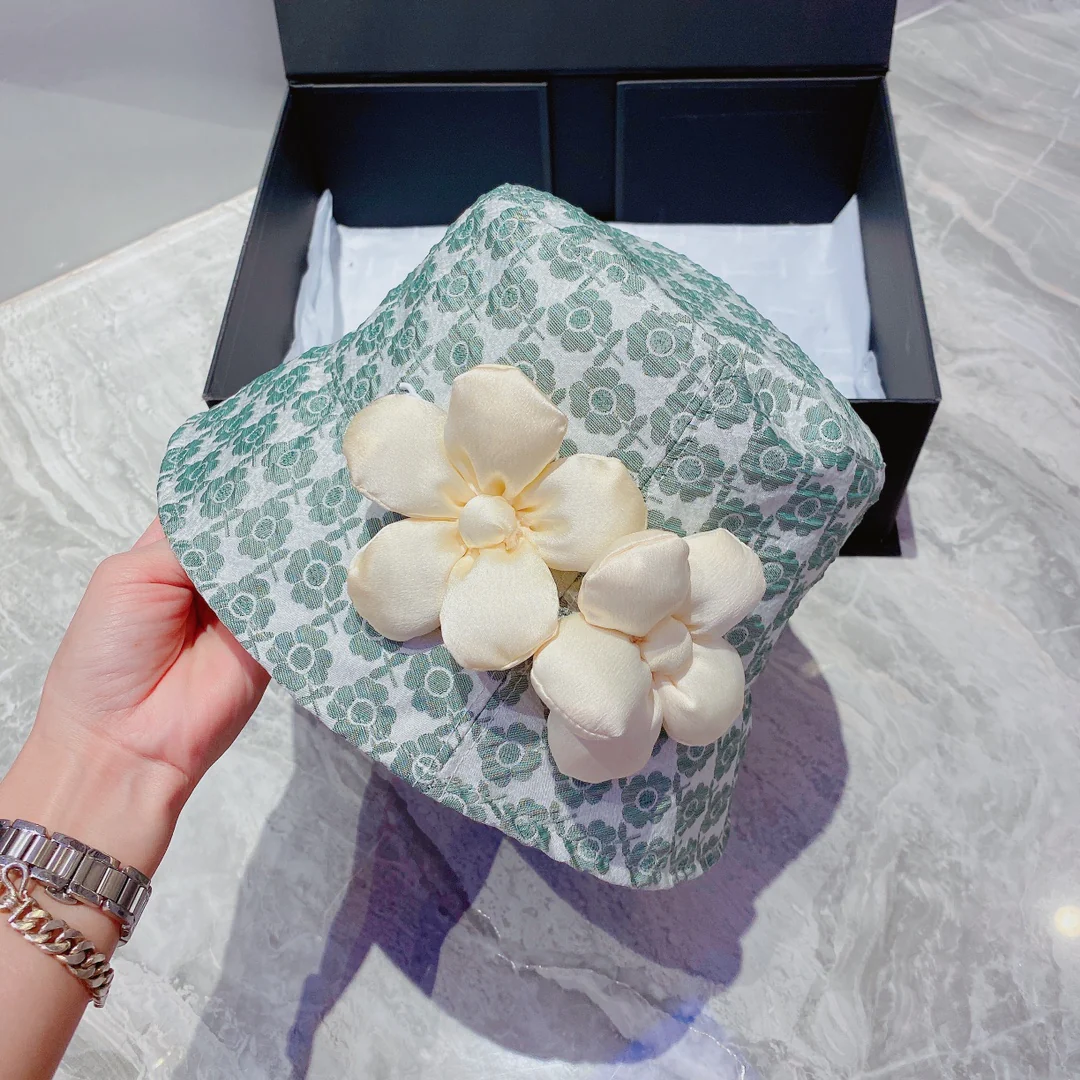 Chanel - Маленькая рыбацкая шляпа с цветком