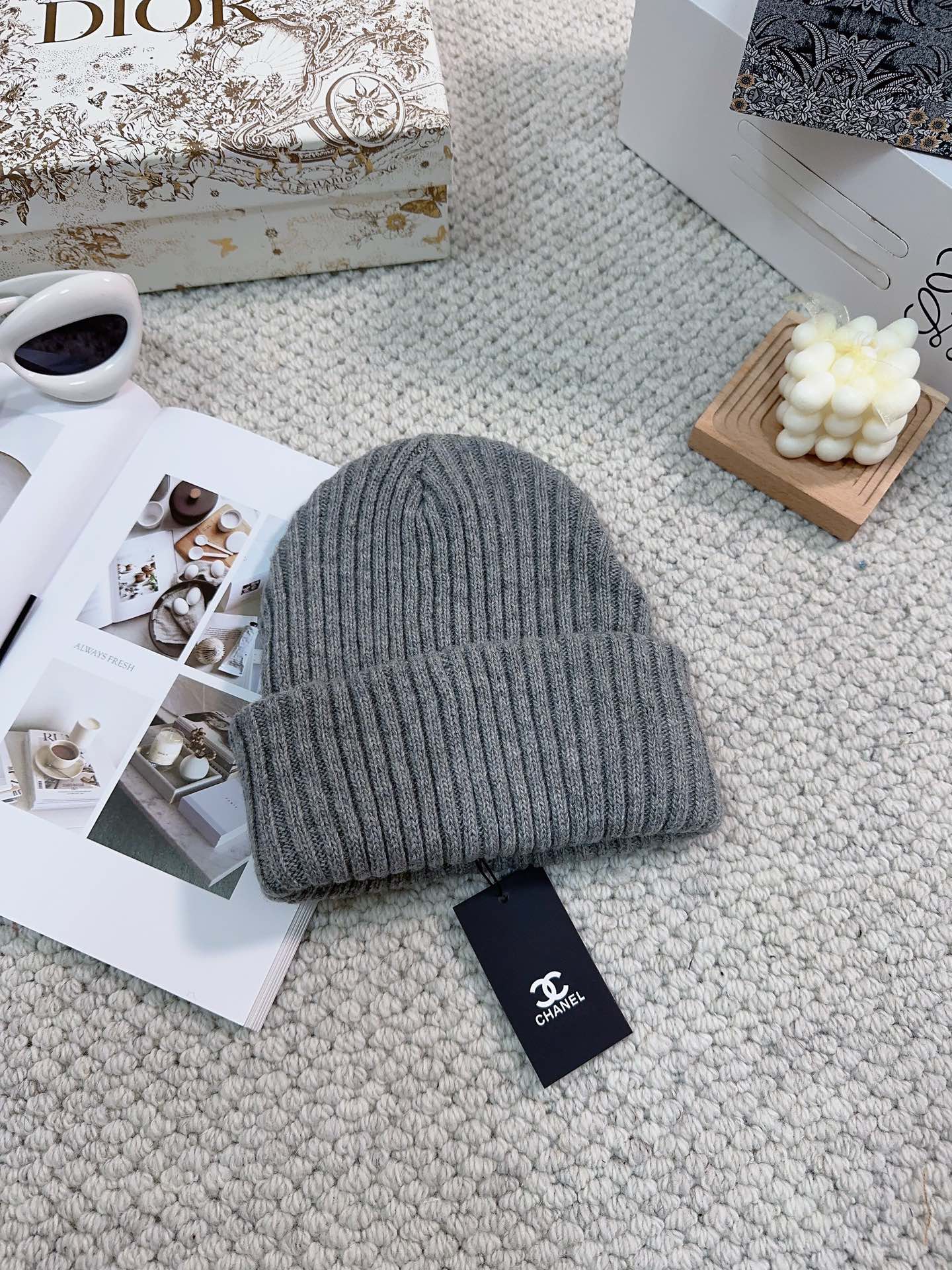 Новая вязаная кашемировая шерстяная шапка Chanel 2023 года с буквенным рисунком - серая.