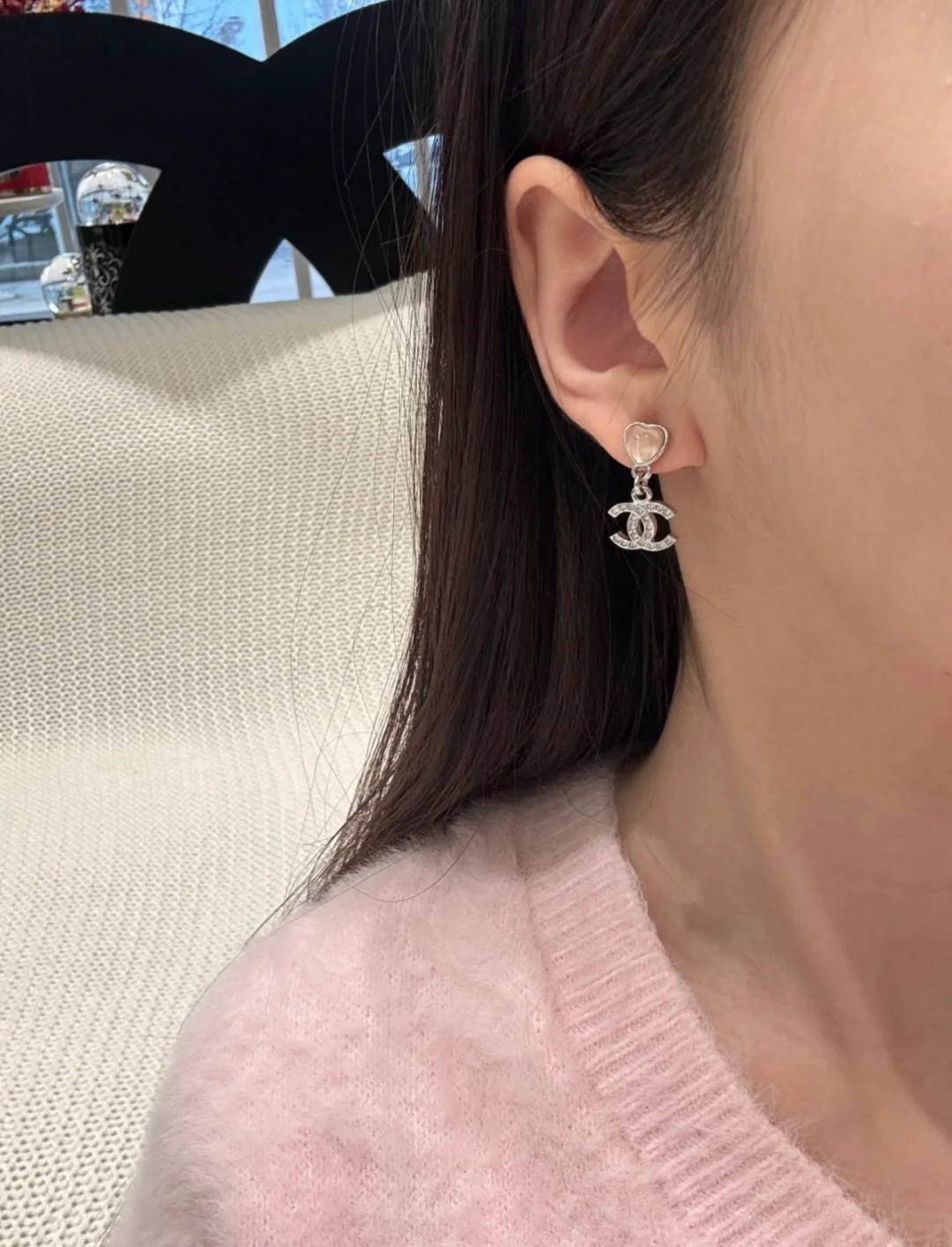 Серьги Chanel с подвеской в ??виде сердца и двойной буквой С, 25 пенсов - розовые - синие