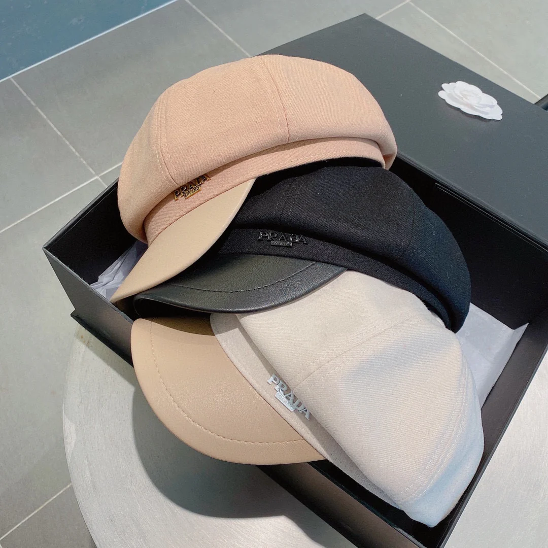 Бейсболка Prada — абрикосового цвета