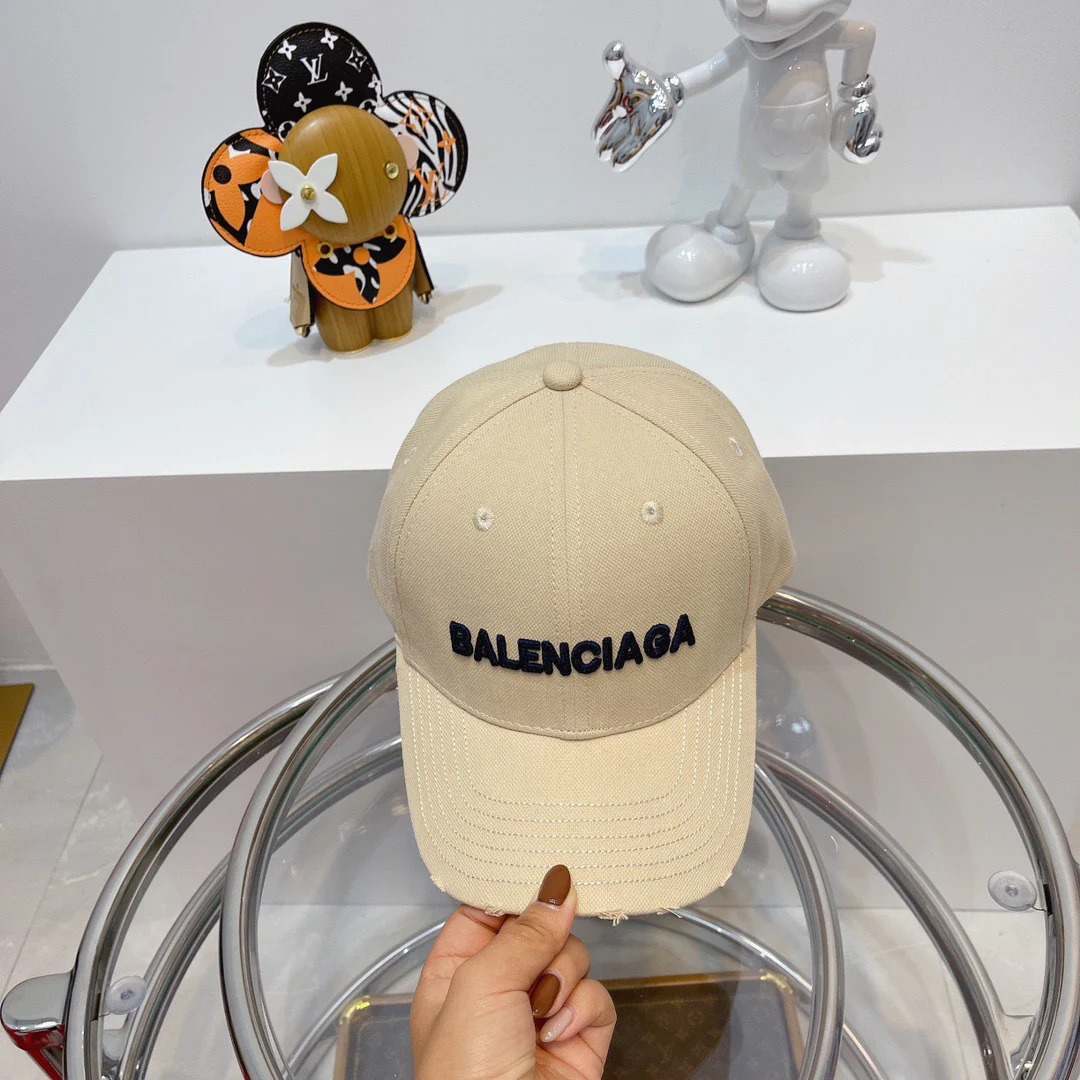 Бейсболка Balenciaga с вышивкой