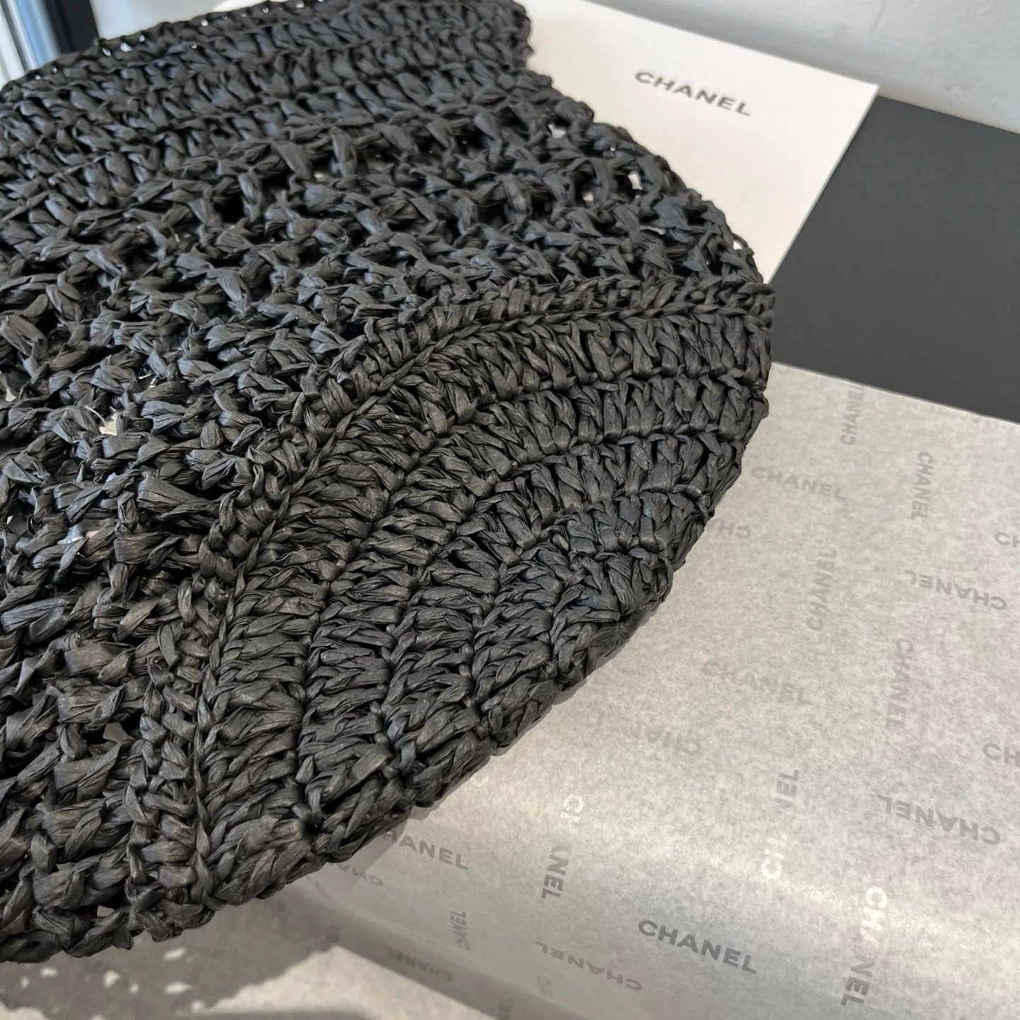 Prada - Ажурная плетеная рыбацкая шляпа - Черная