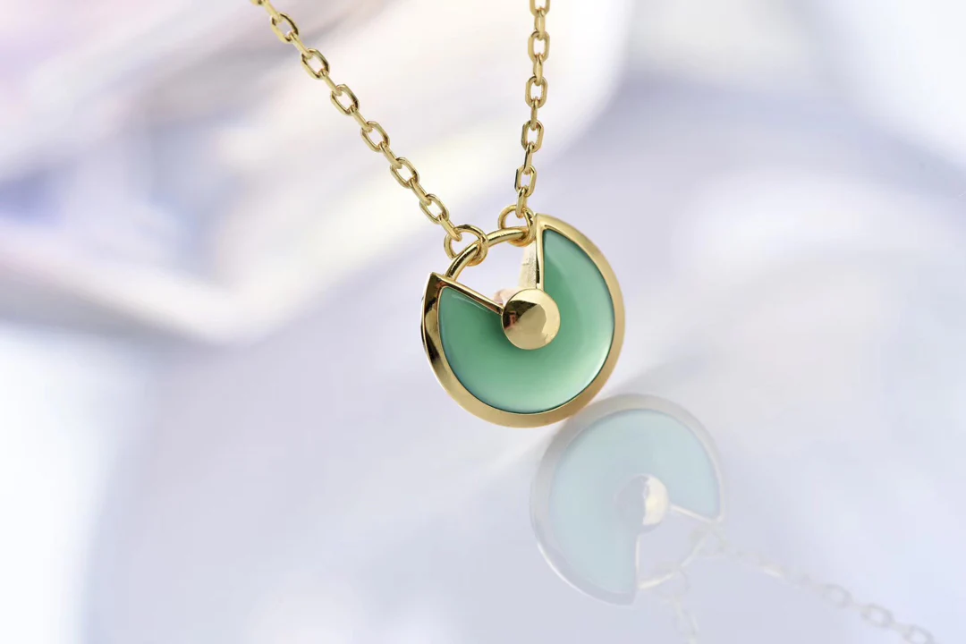 Колье Cartier-Amulette