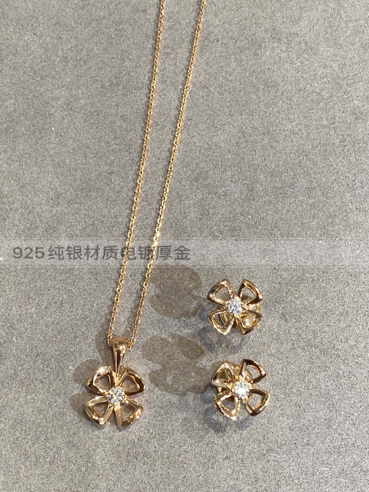 Серьги и колье Bvlgari