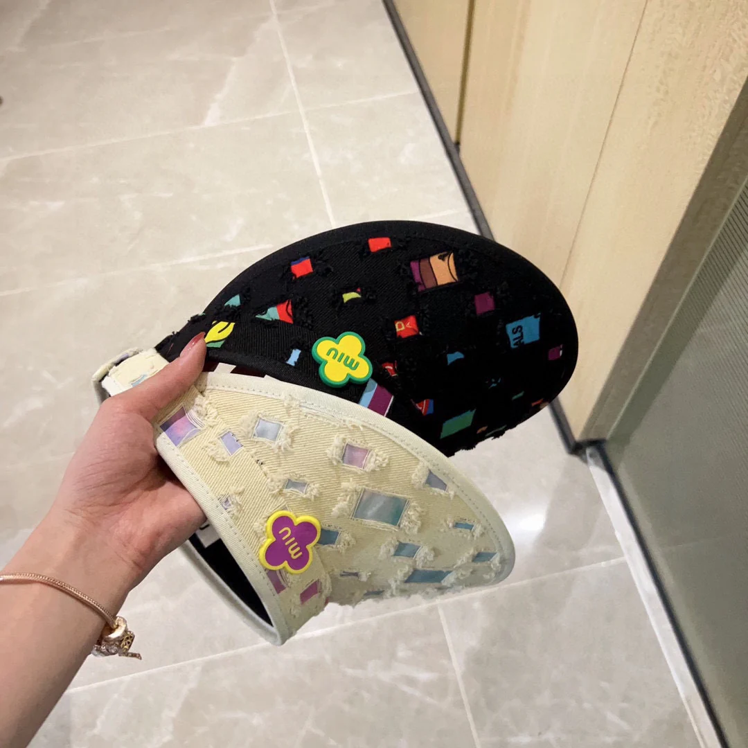 Новые поступления коллекции Miu Miu весна/лето 2023 - Козырек - Солнцезащитная шляпа - Белый