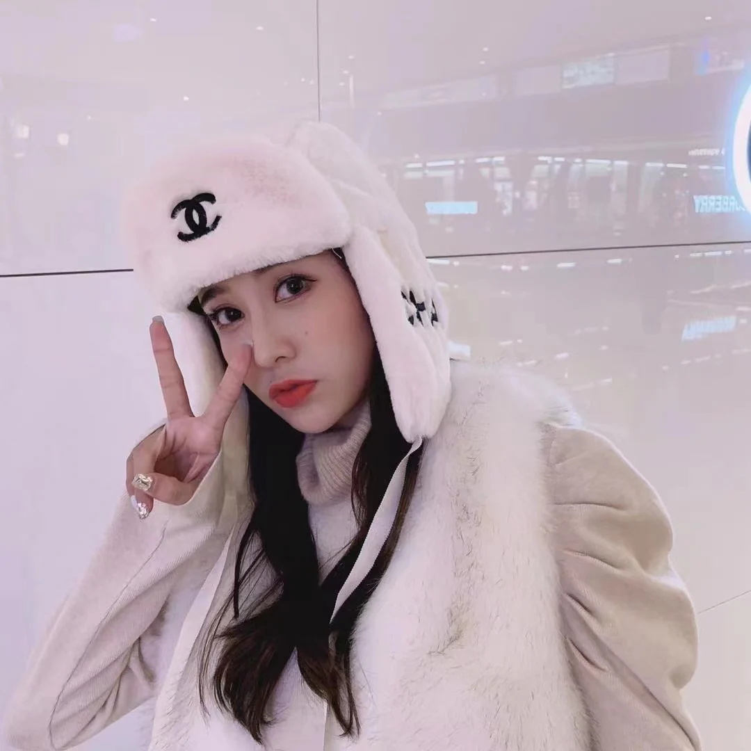 Наушники Chanel из кроличьего меха