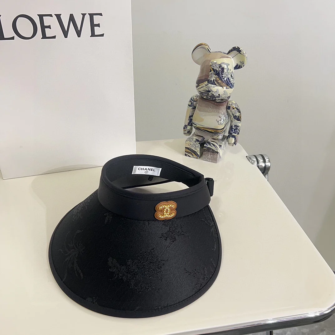 Новая солнцезащитная шляпа Chanel 2024 с узором - черная