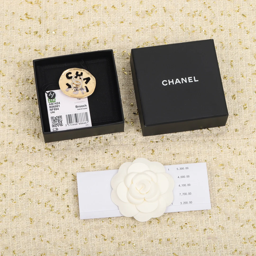 Брошь Chanel 163