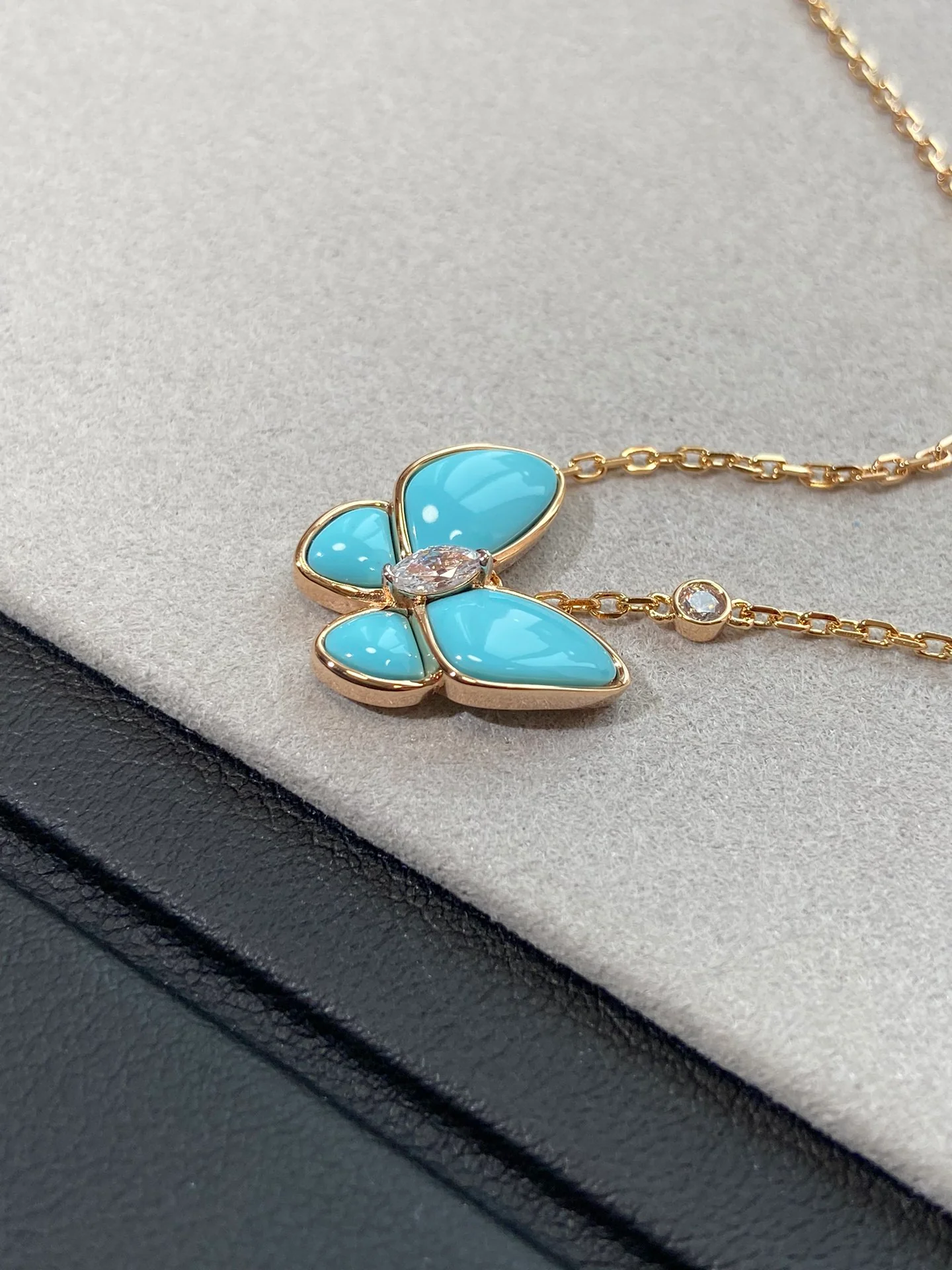 Van Vuitton - Колье 139