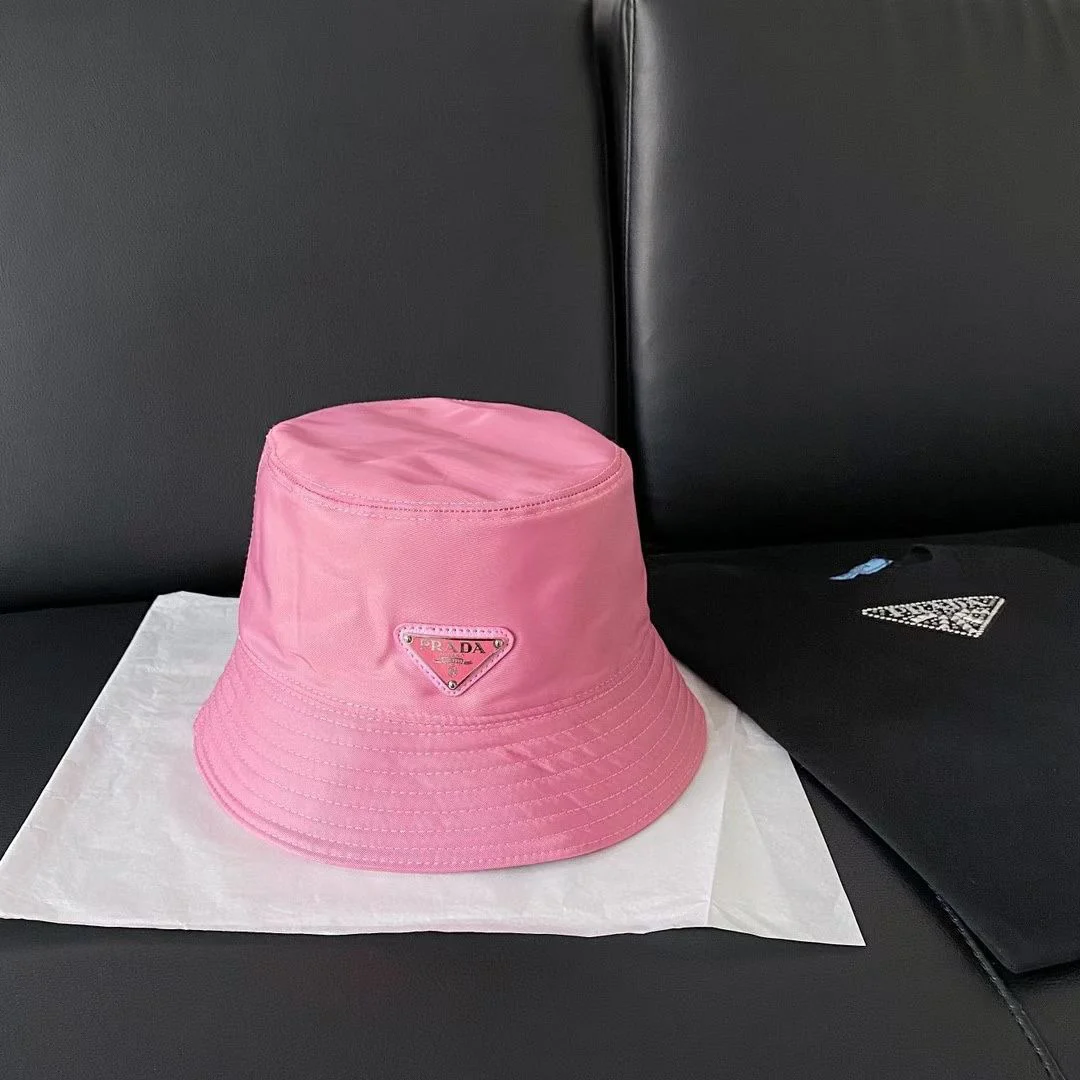 Классическая нейлоновая рыбацкая шляпа Prada - розовая