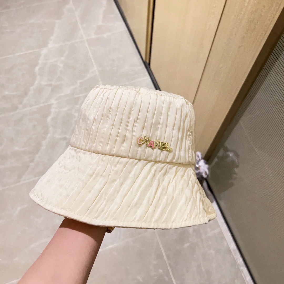 Новинка сезона весна/лето 2023 от Chanel - Мятая рыбацкая шляпа - Белая
