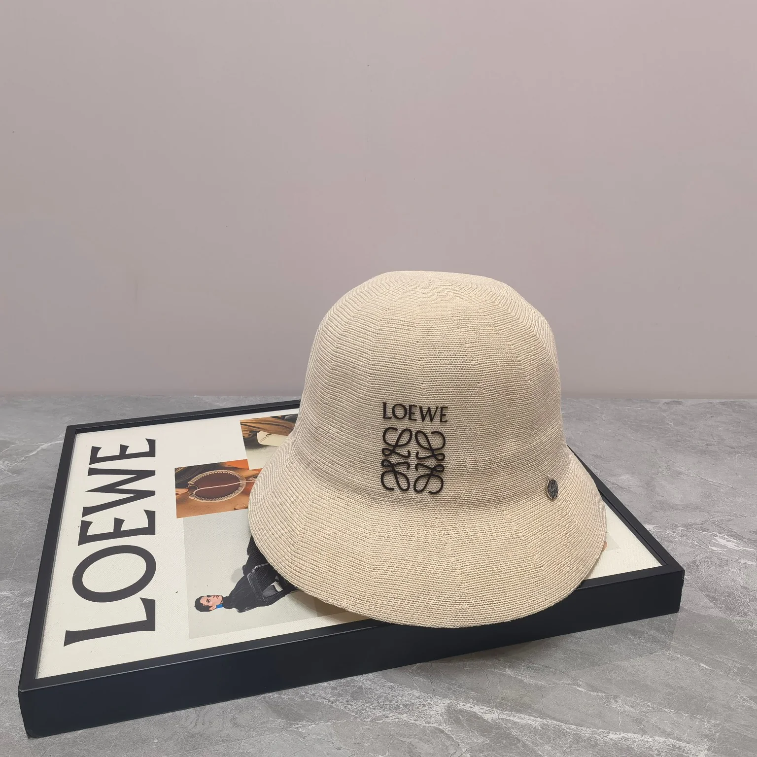 Новая дышащая рыбацкая шляпа LOEWE из ледяного шелка, модель 2024 года.