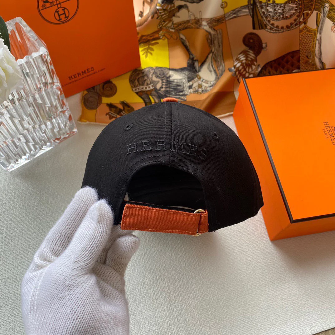 Вышитая бейсболка Hermes - черная