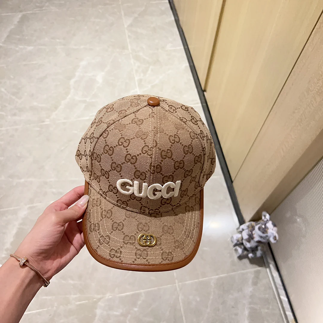 Новинка сезона весна/лето 2023 от Gucci - бейсболка с монограммой - кофейно-коричневый цвет.