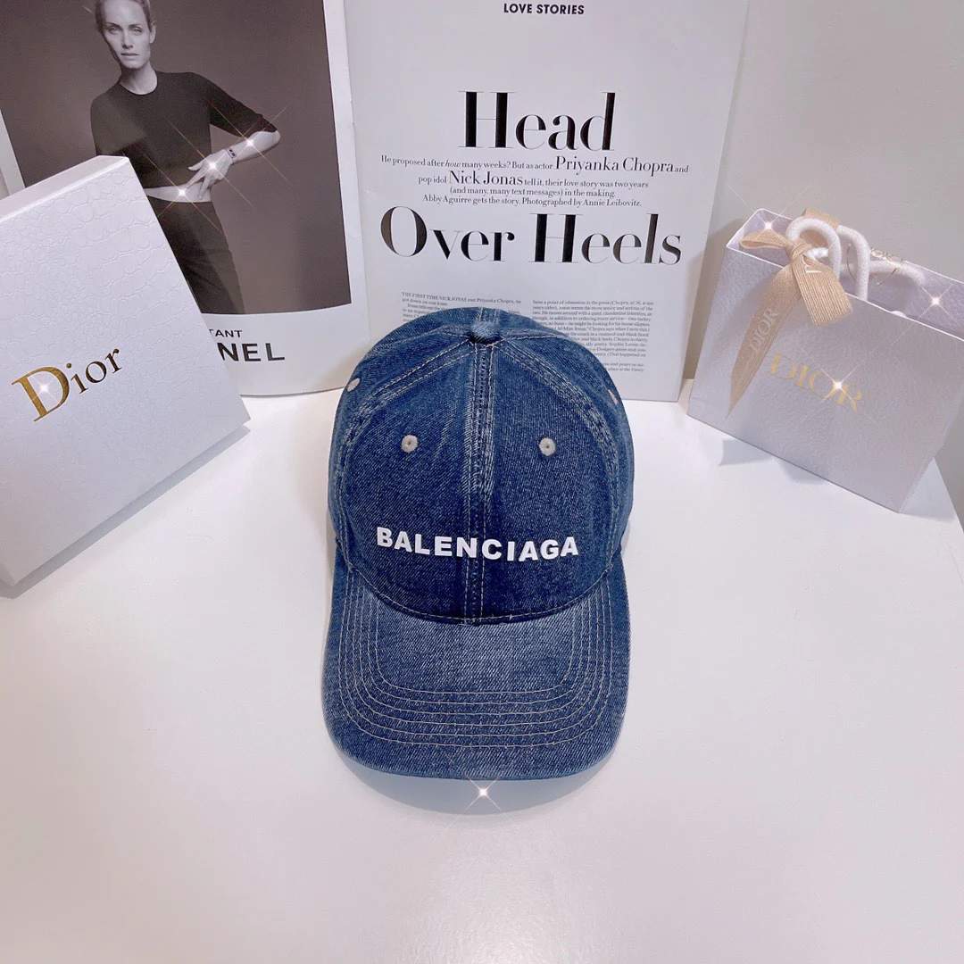 Бейсболка Balenciaga из выстиранного денима