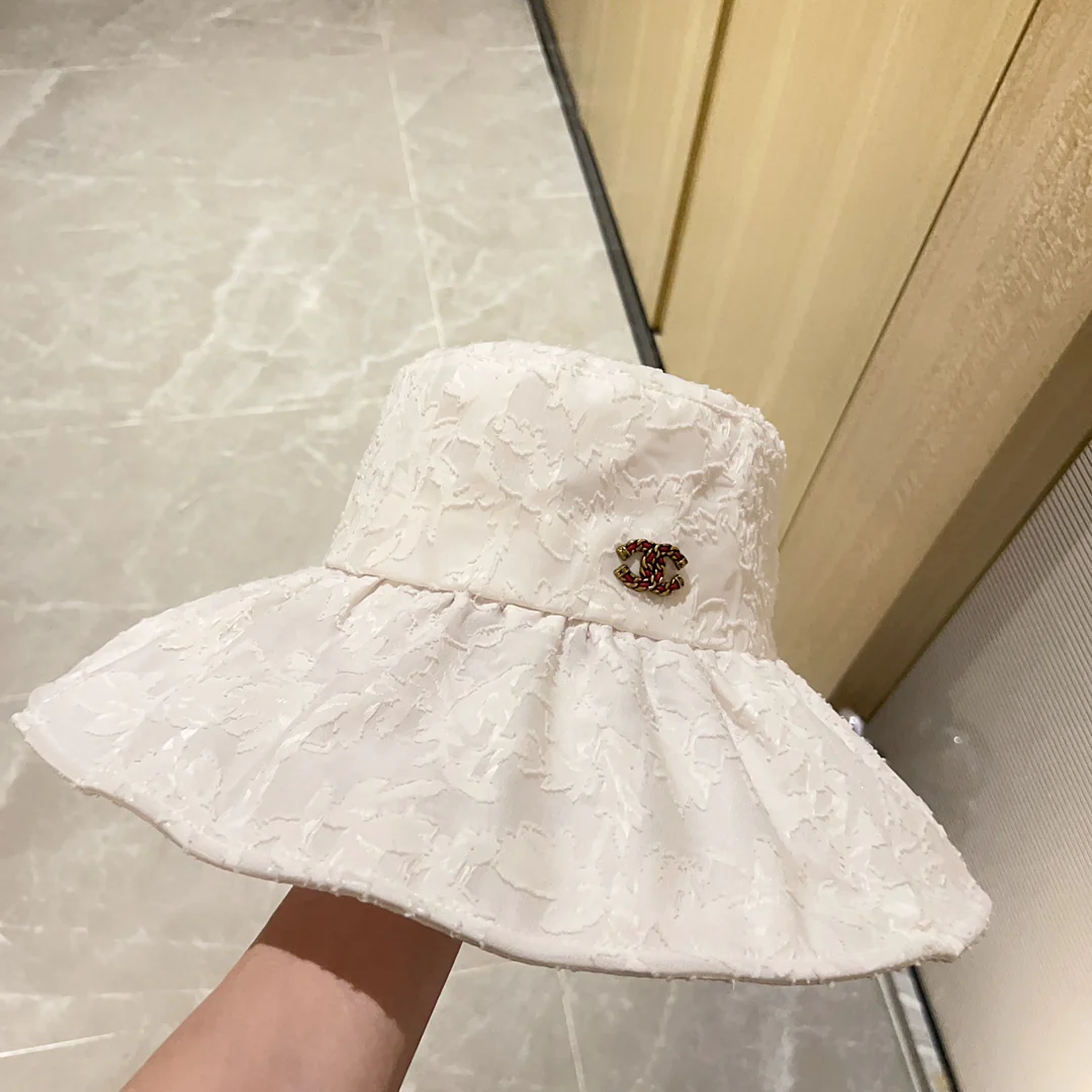 Новинка сезона весна/лето 2023 от Chanel - Складная рыбацкая шляпа - Белая