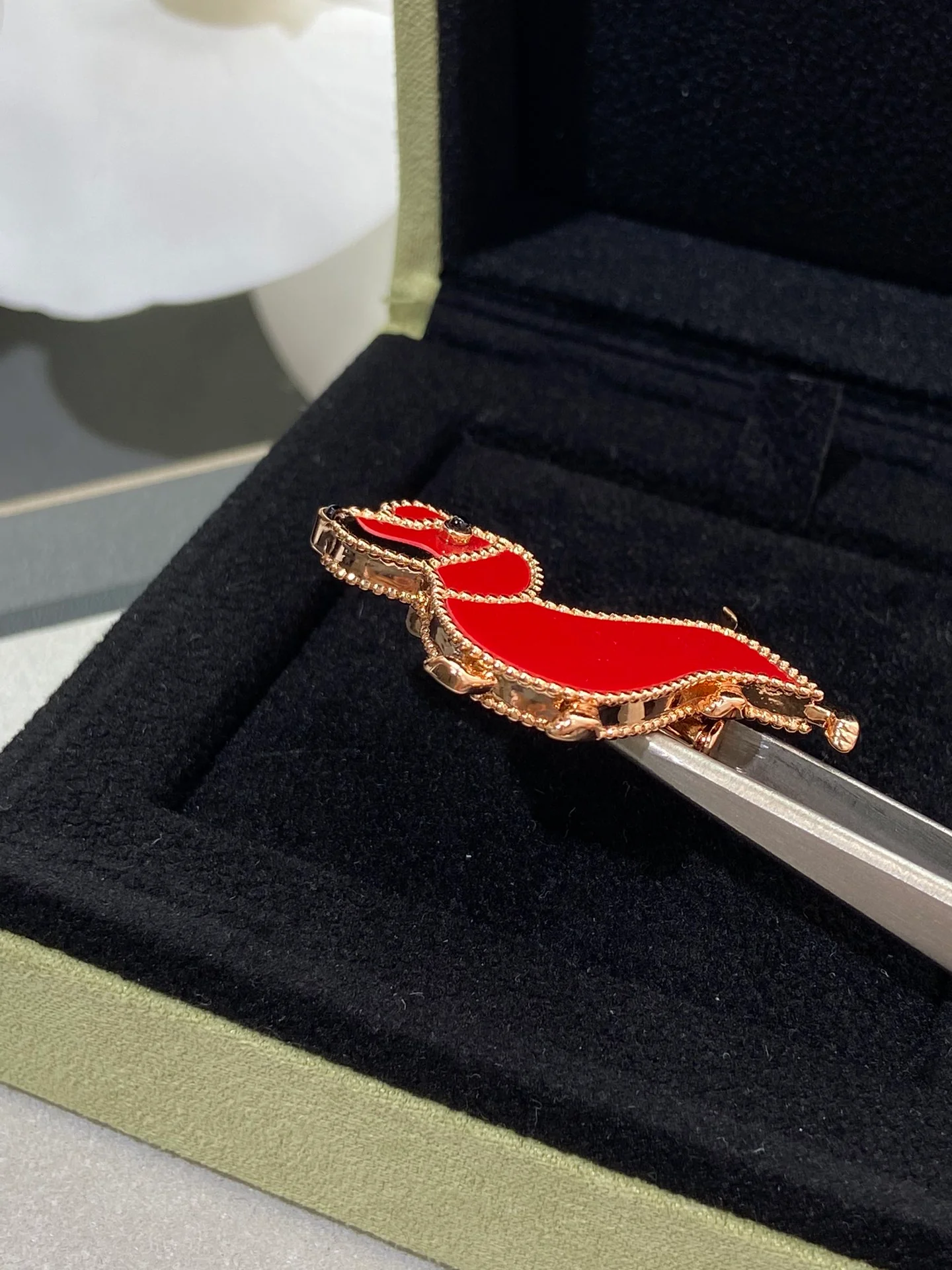 Van Véck - Брошь 003