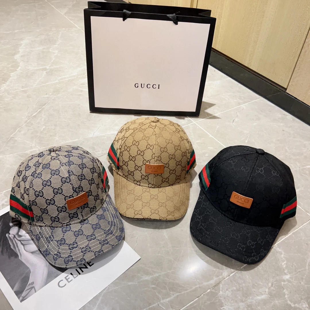 Новинка сезона весна/лето 2023 от Gucci - бейсболка Monogram Leather Label, абрикосовый цвет.