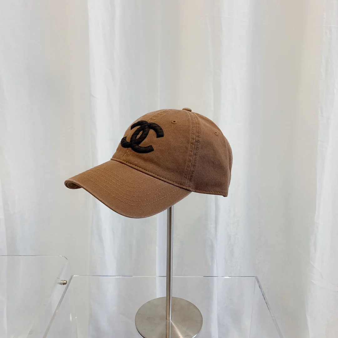 Бейсболка Chanel из осенне-зимней коллекции - 1