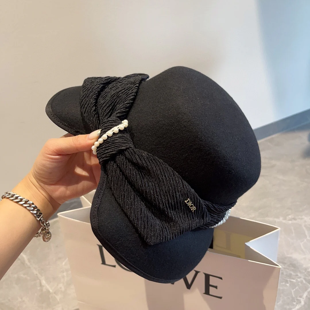 Dior - Новая шляпа с жемчужным бантом - Черная