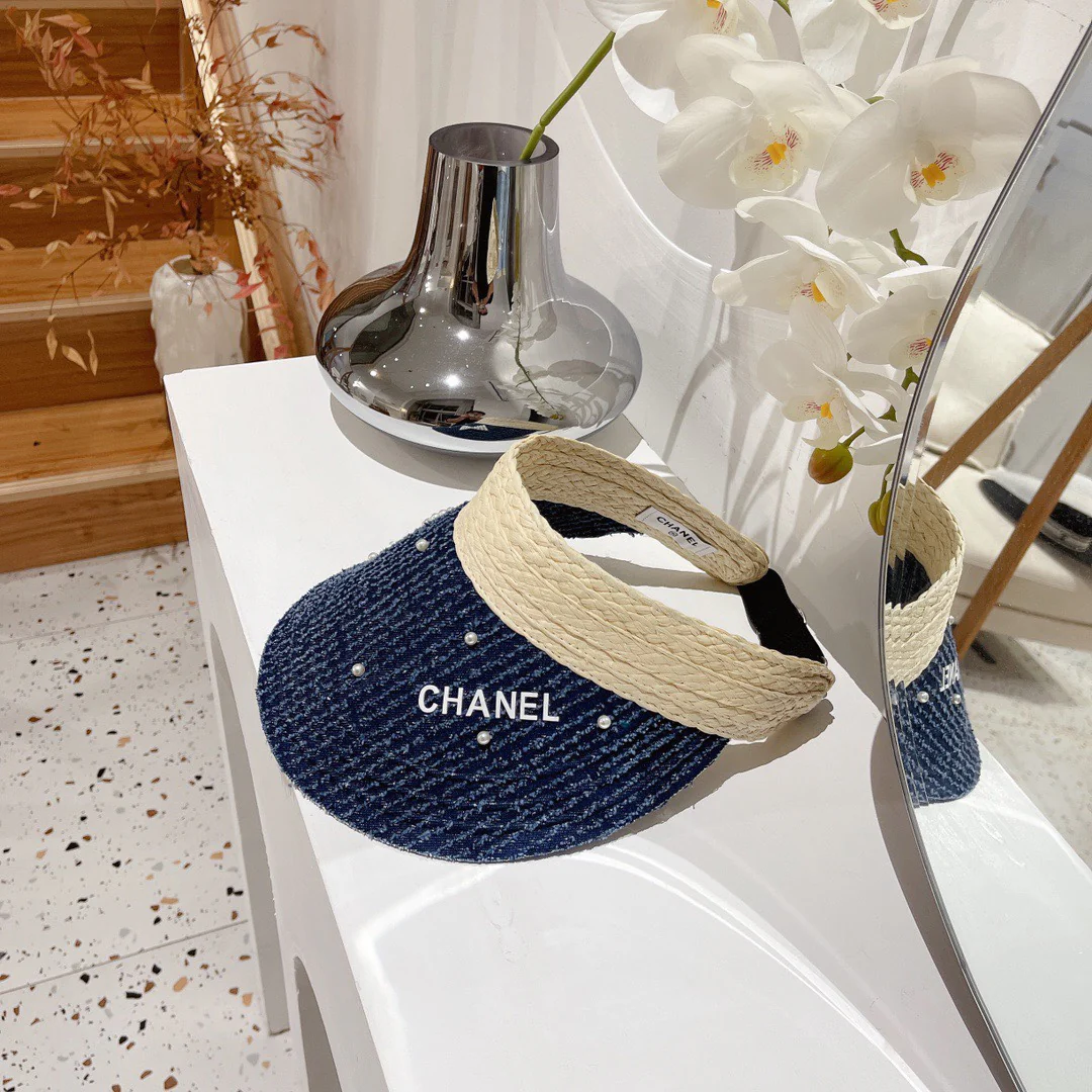 Солнцезащитная шляпа Chanel из джинсовой ткани с бисером