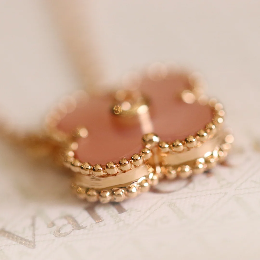 Розовое колье VCA