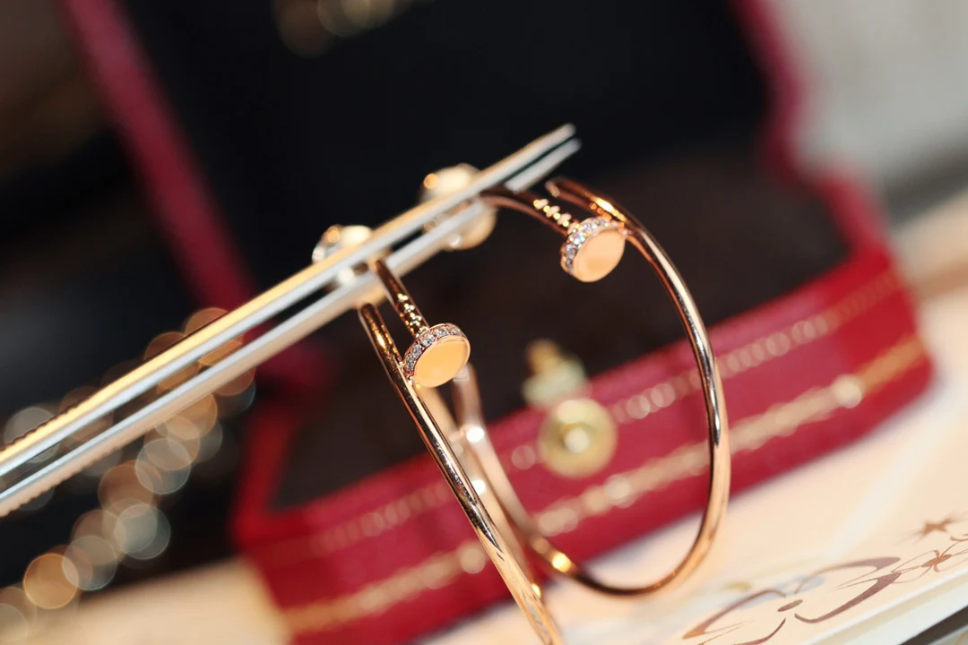 Серьги Cartier 041