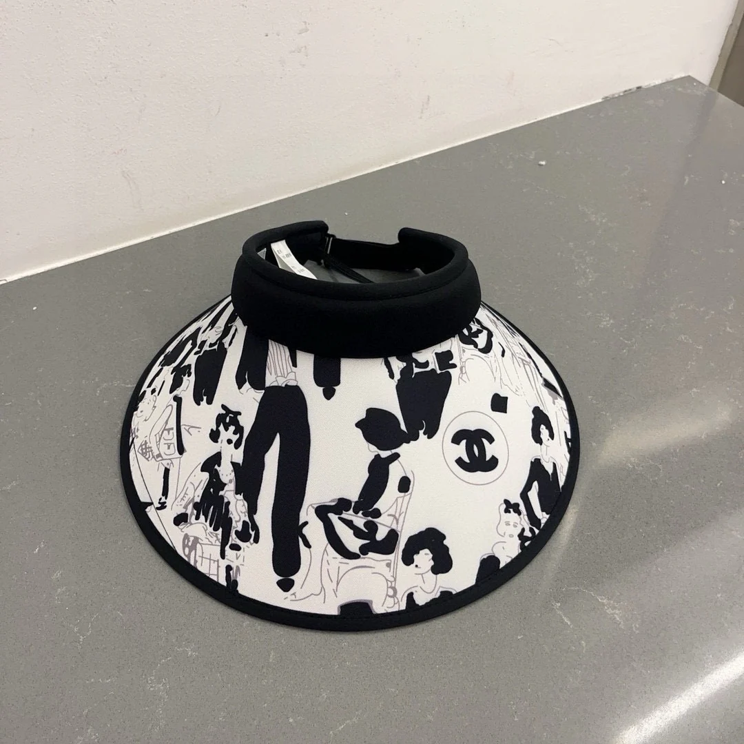 Chanel - Солнцезащитная шляпа в стиле граффити