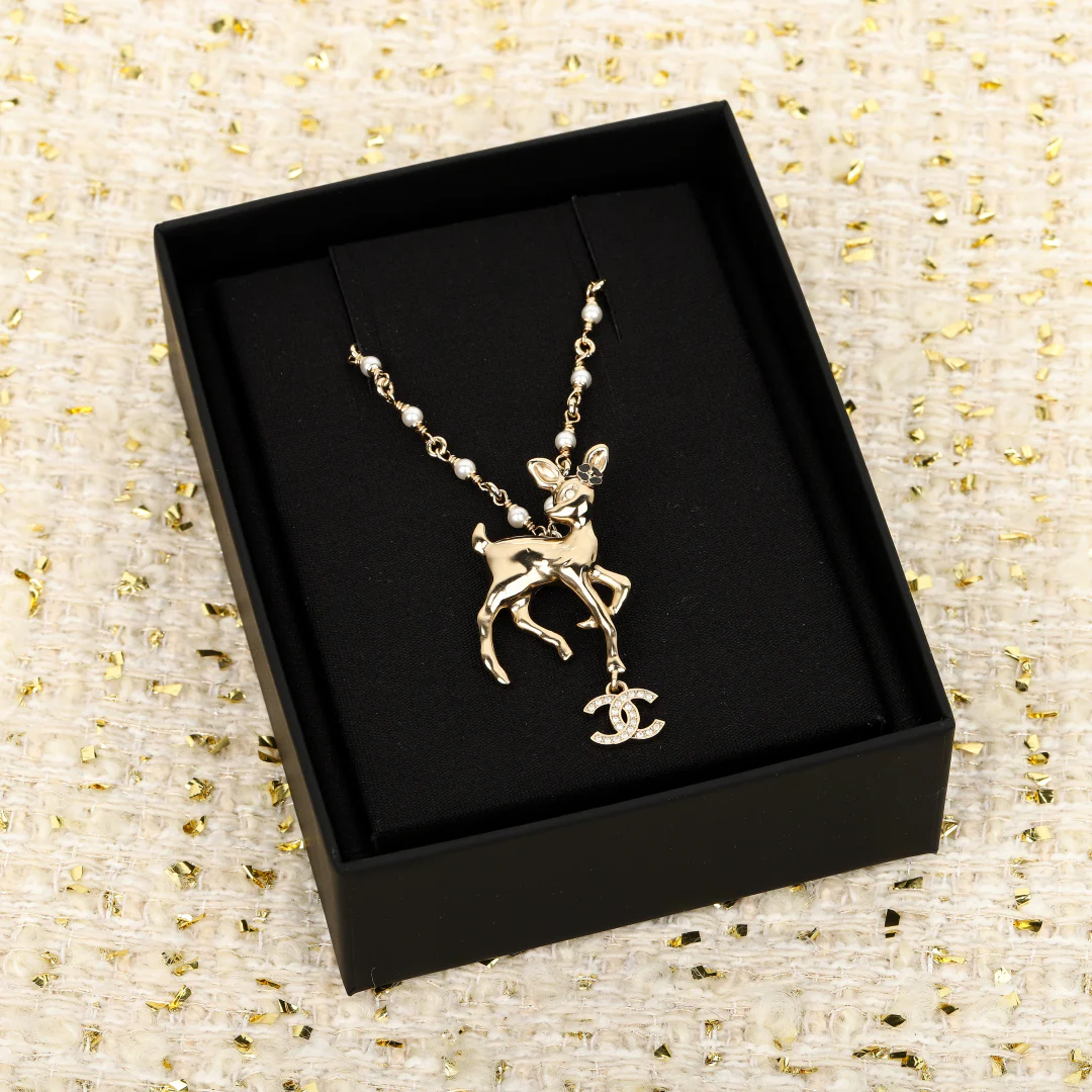 Chanel - 25 пенсов, жемчужное ожерелье 