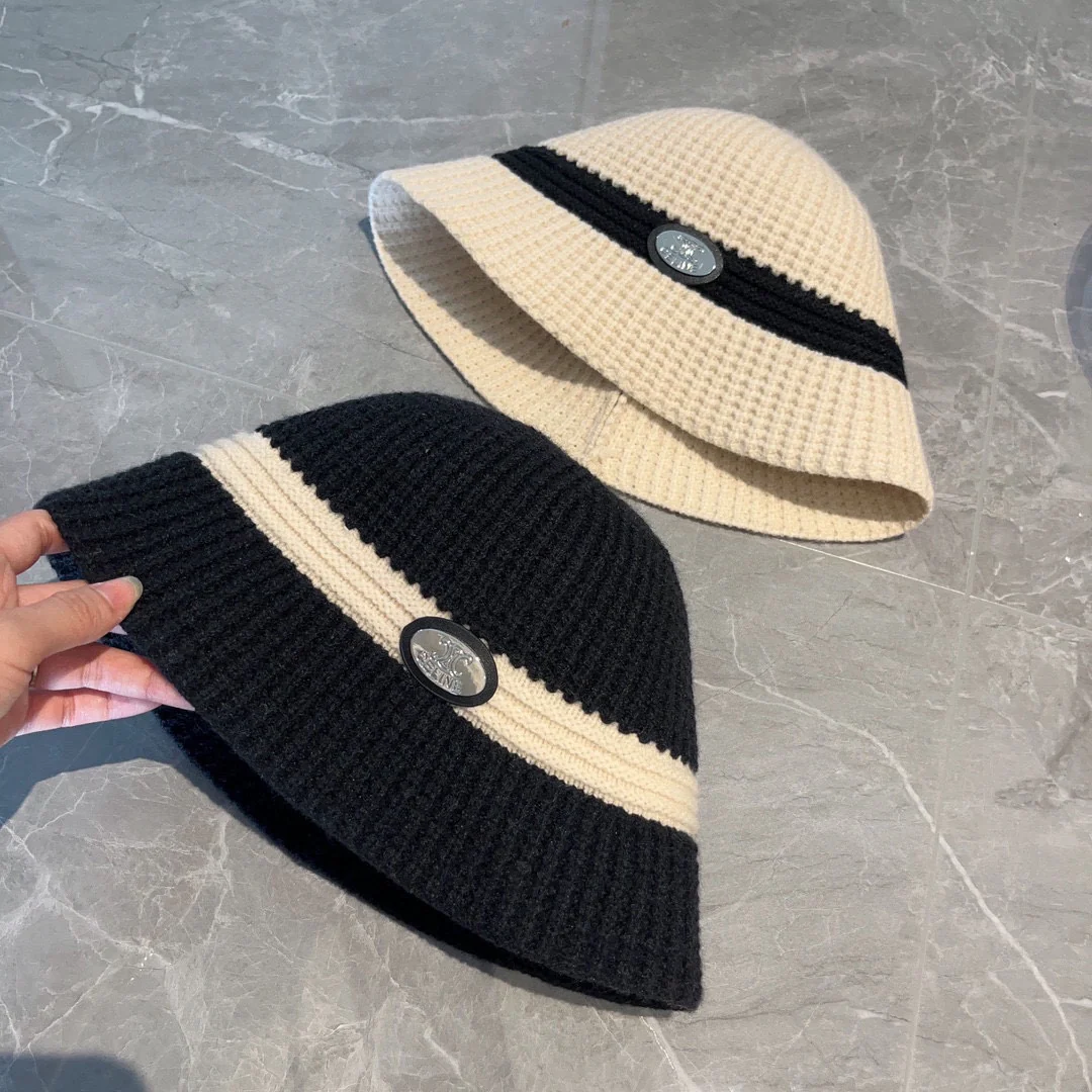 Новая элегантная черно-белая панама Celine из осенне-зимней коллекции - черная.