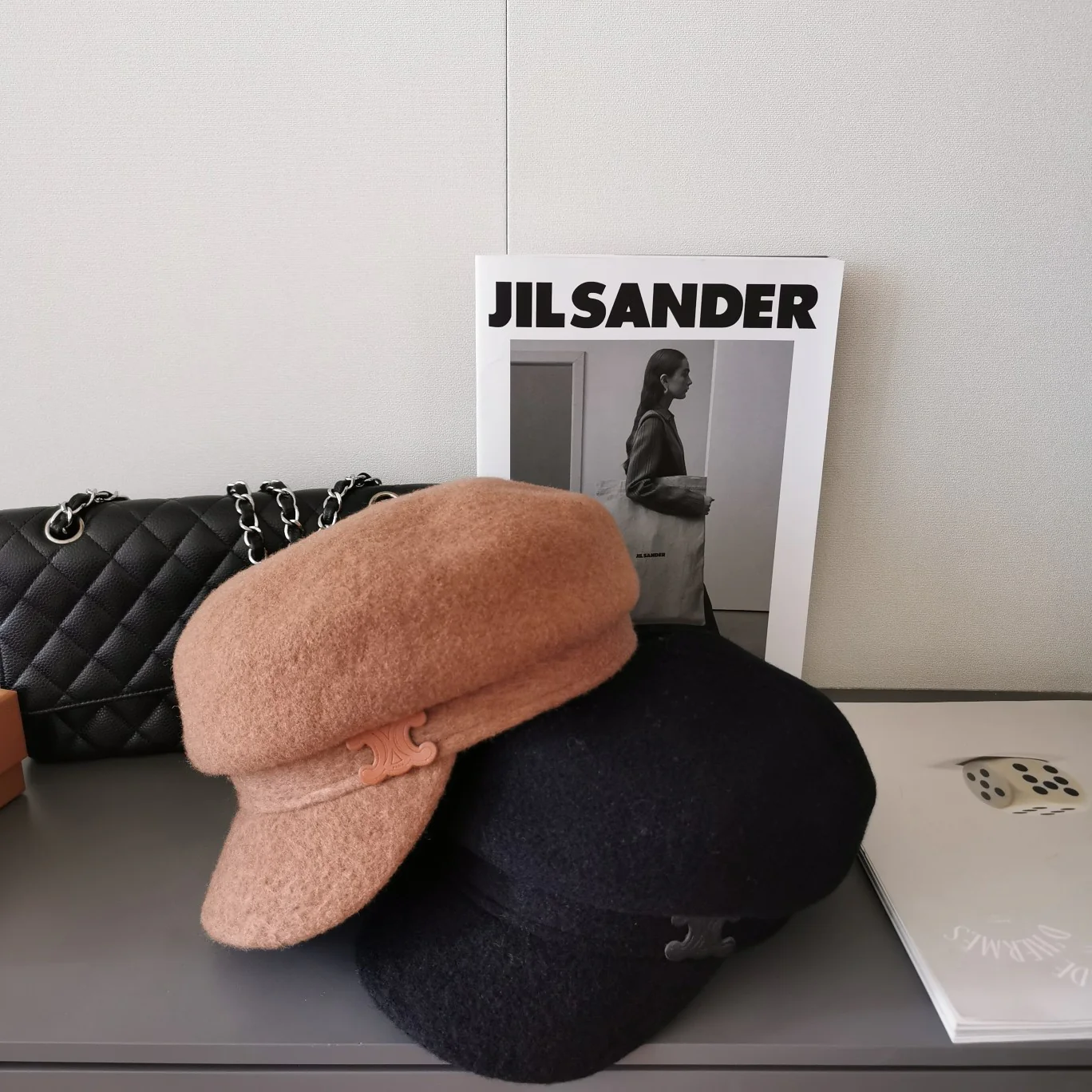 Кашемировый берет Celine с утиным клювом