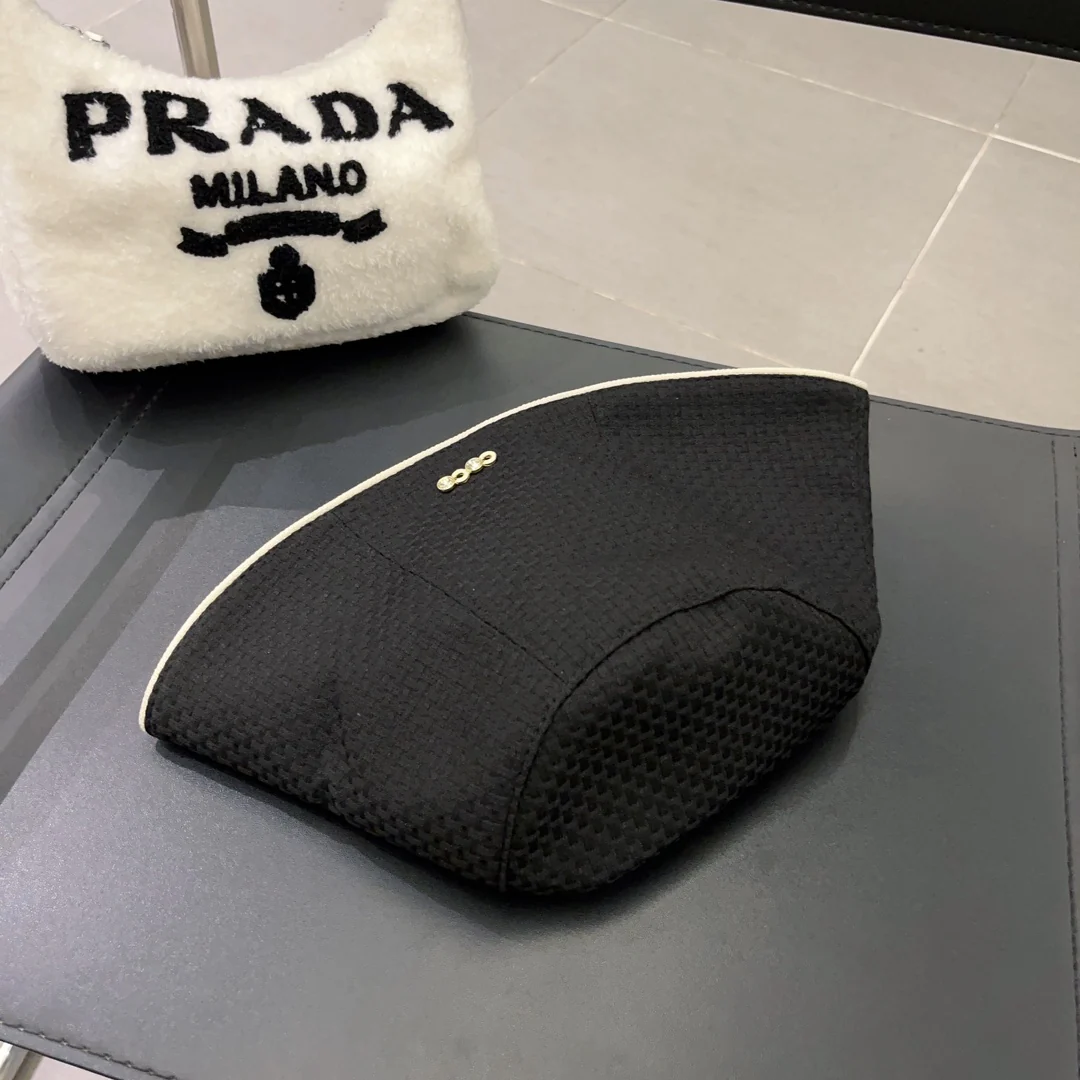 Новинка сезона осень/зима 2023 от Chanel - Рыбацкая шляпа - Черная