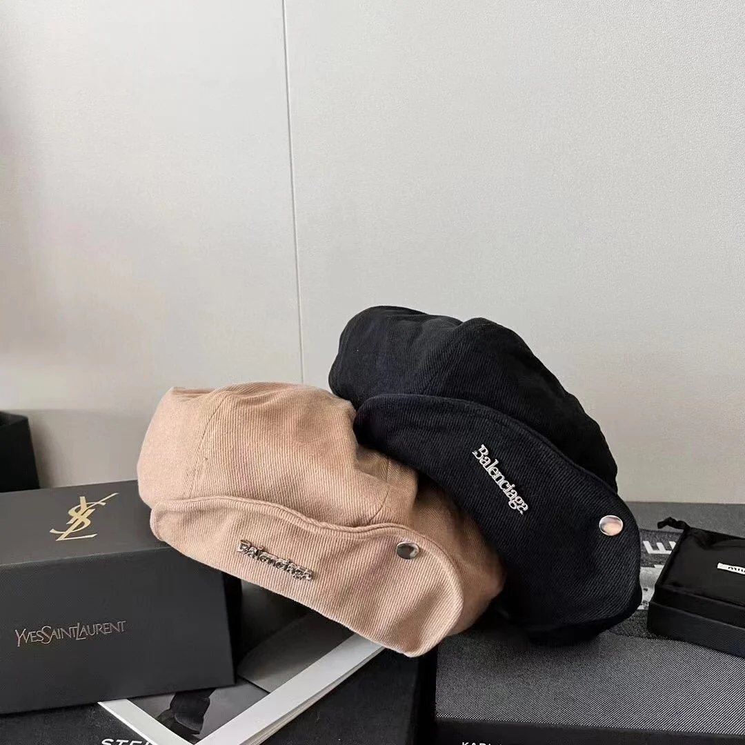 Кепка Balenciaga Cloud Newsboy