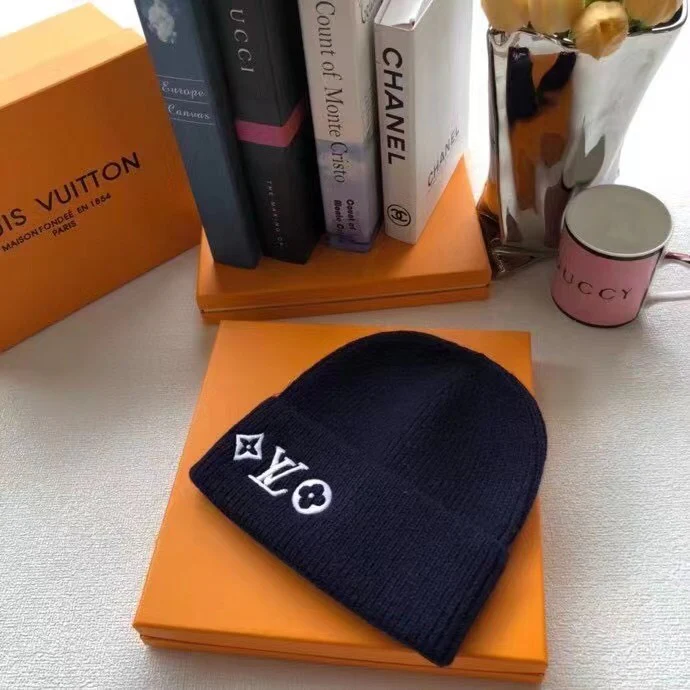 LV - Шерстяная вязаная шапка-бини - 1