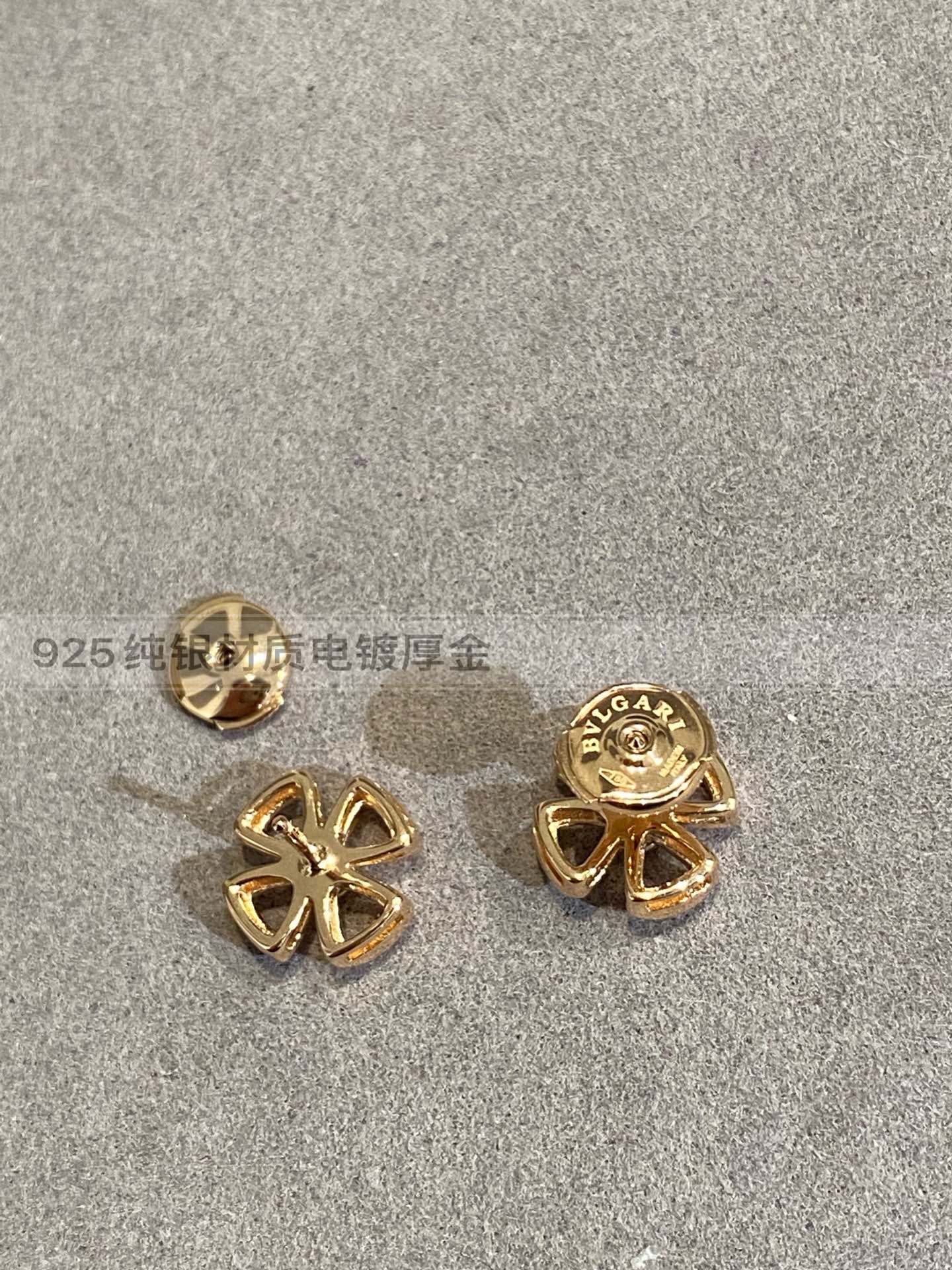 Серьги и колье Bvlgari