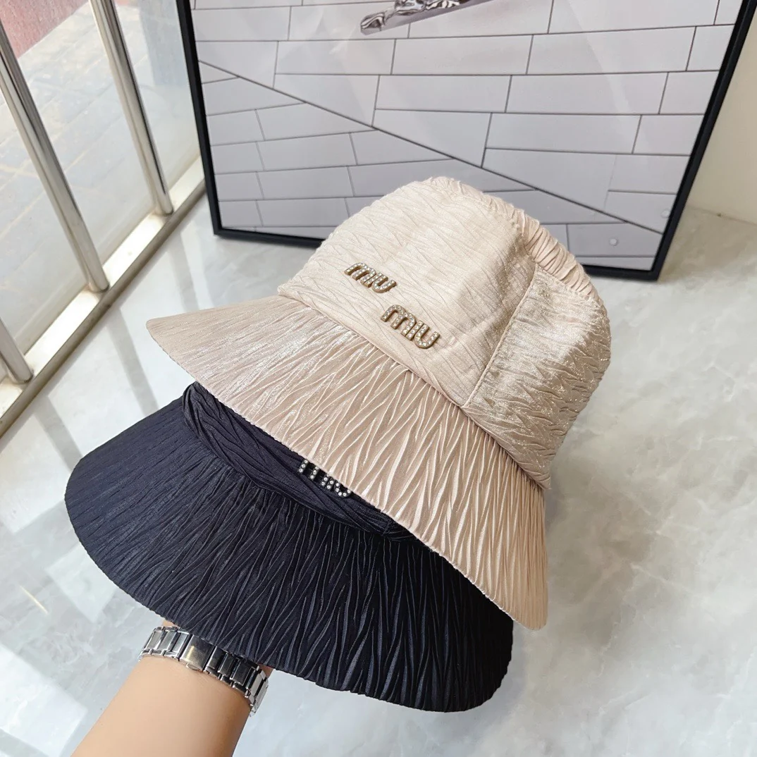 Панама Miu Miu с текстурированными рюшами и объемным дизайном - черная