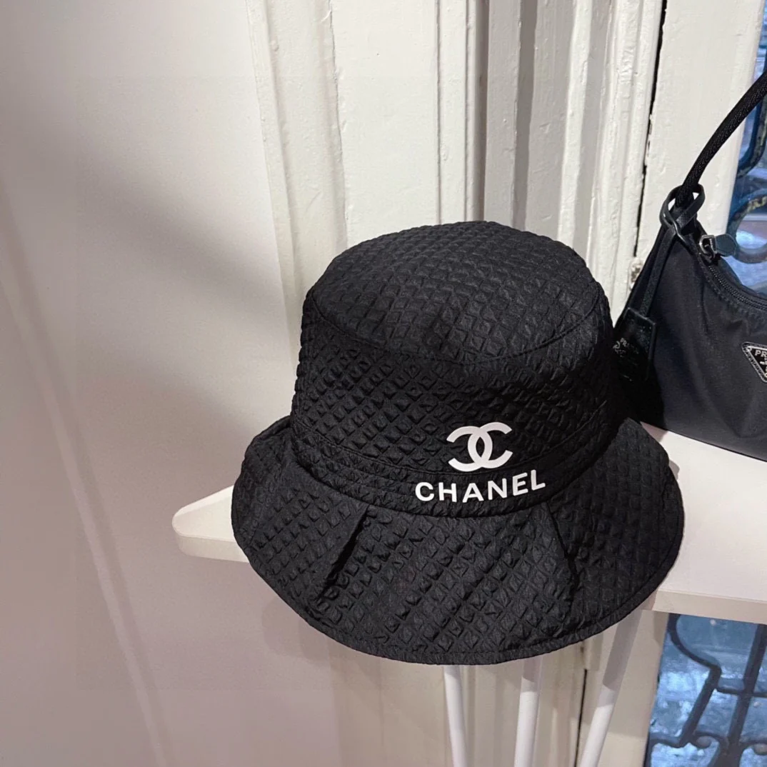 Chanel - Рыбацкая шляпа с плиссированной тканью - Черная
