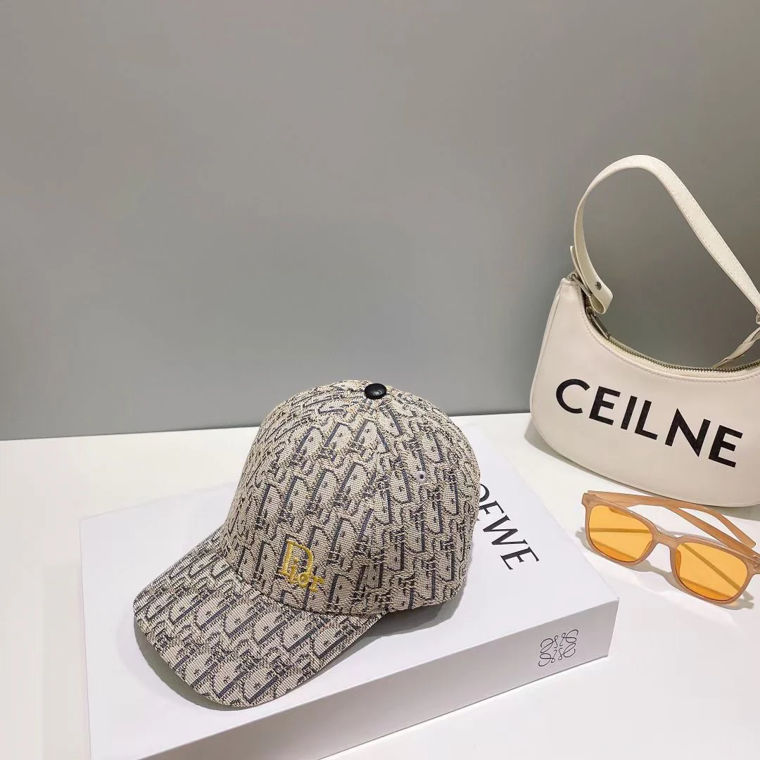 Dior - Новая классическая бейсболка с вышитой монограммой - Светлый цвет