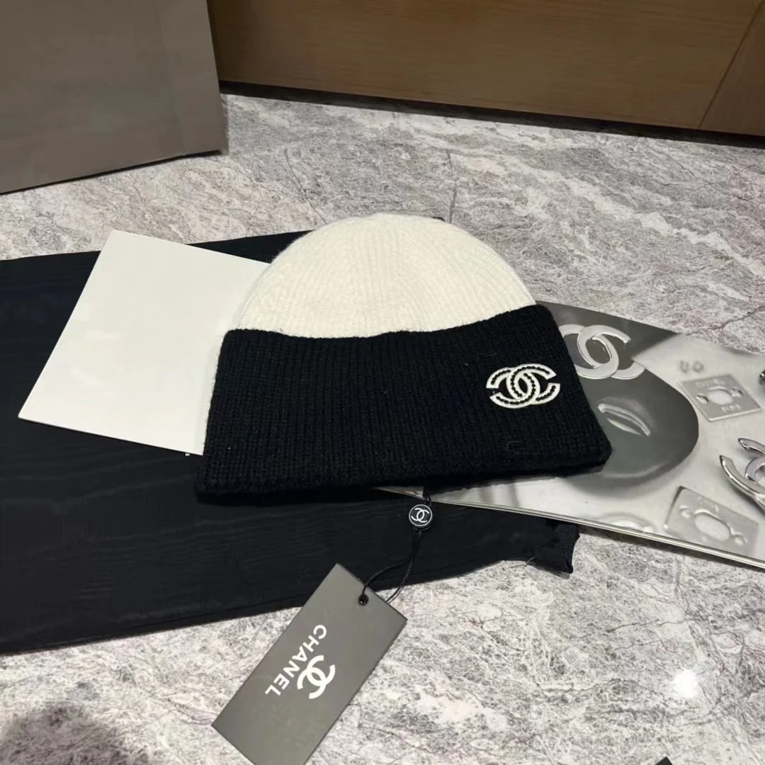 Chanel - Вязаная шапка с цветовыми блоками
