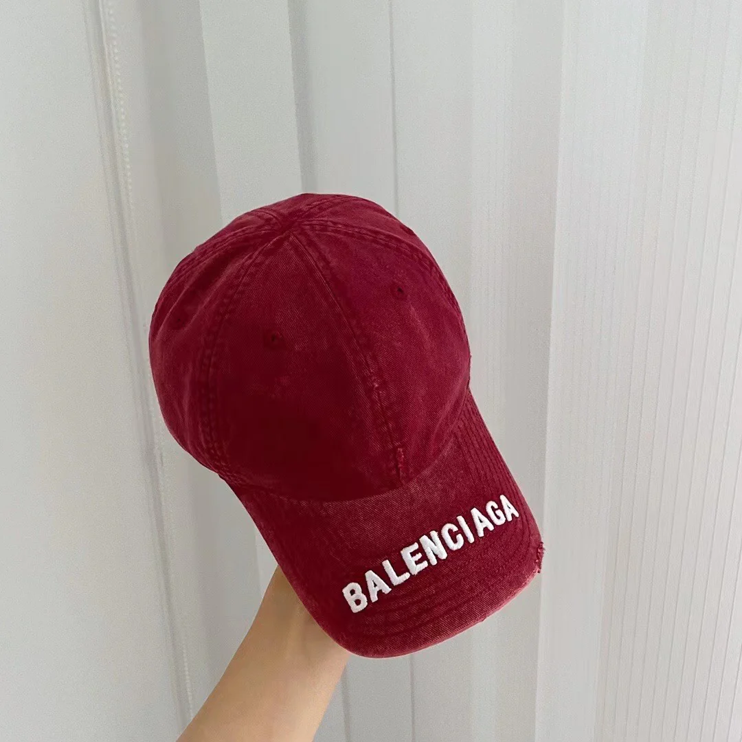 Бейсболка Balenciaga с вышивкой - розовая