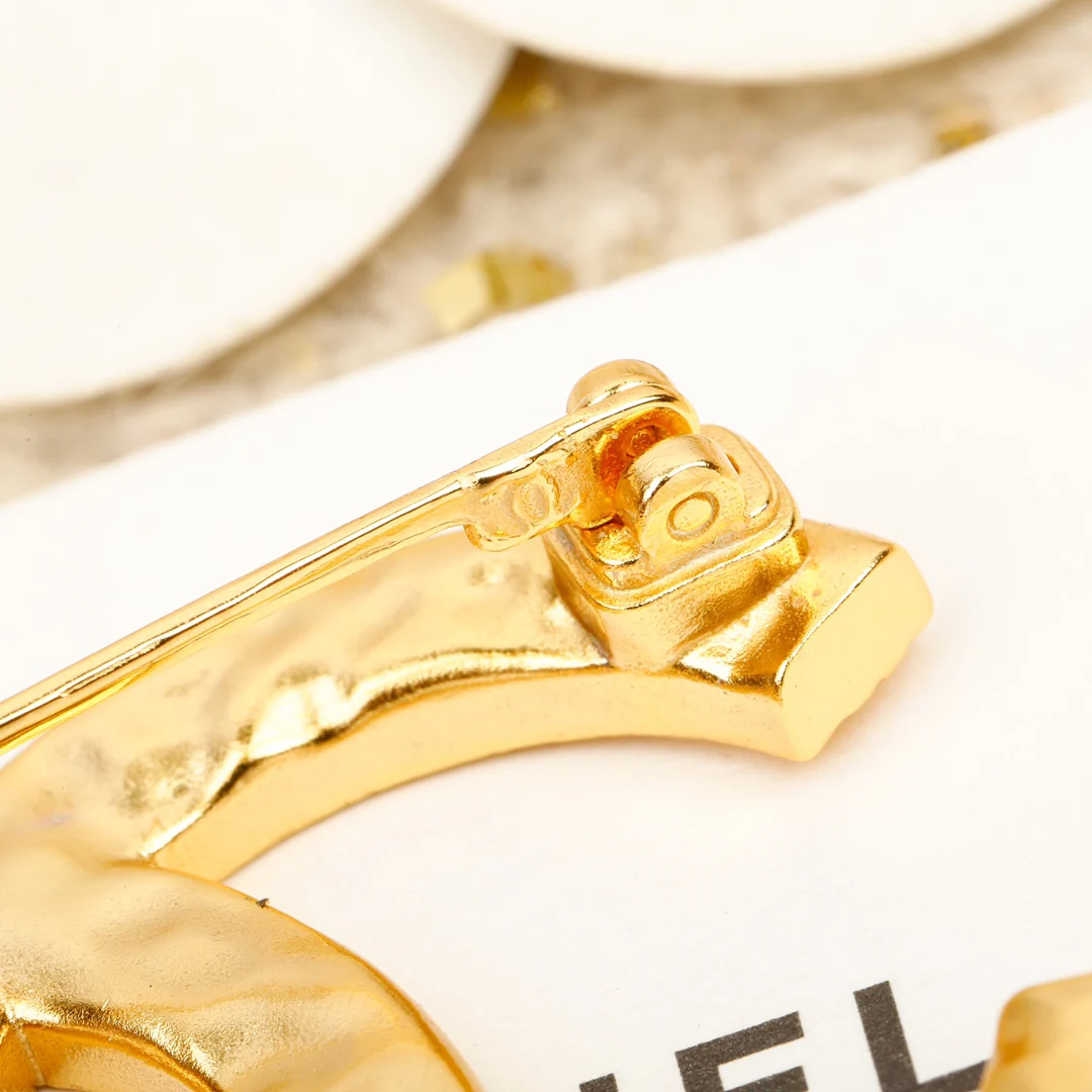 Брошь Chanel 129