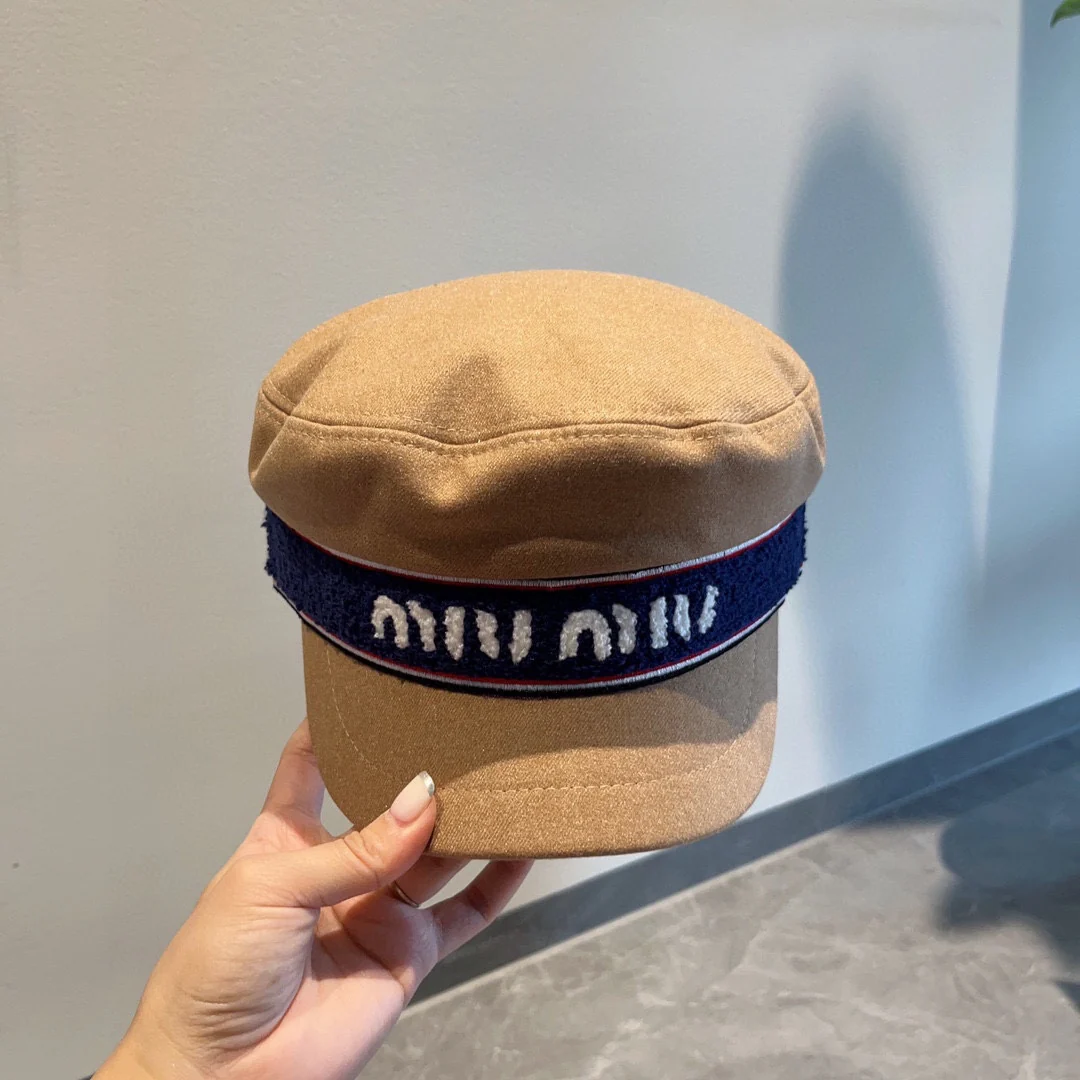 Бейсболка Miu Miu в форме буквы - цвет хаки