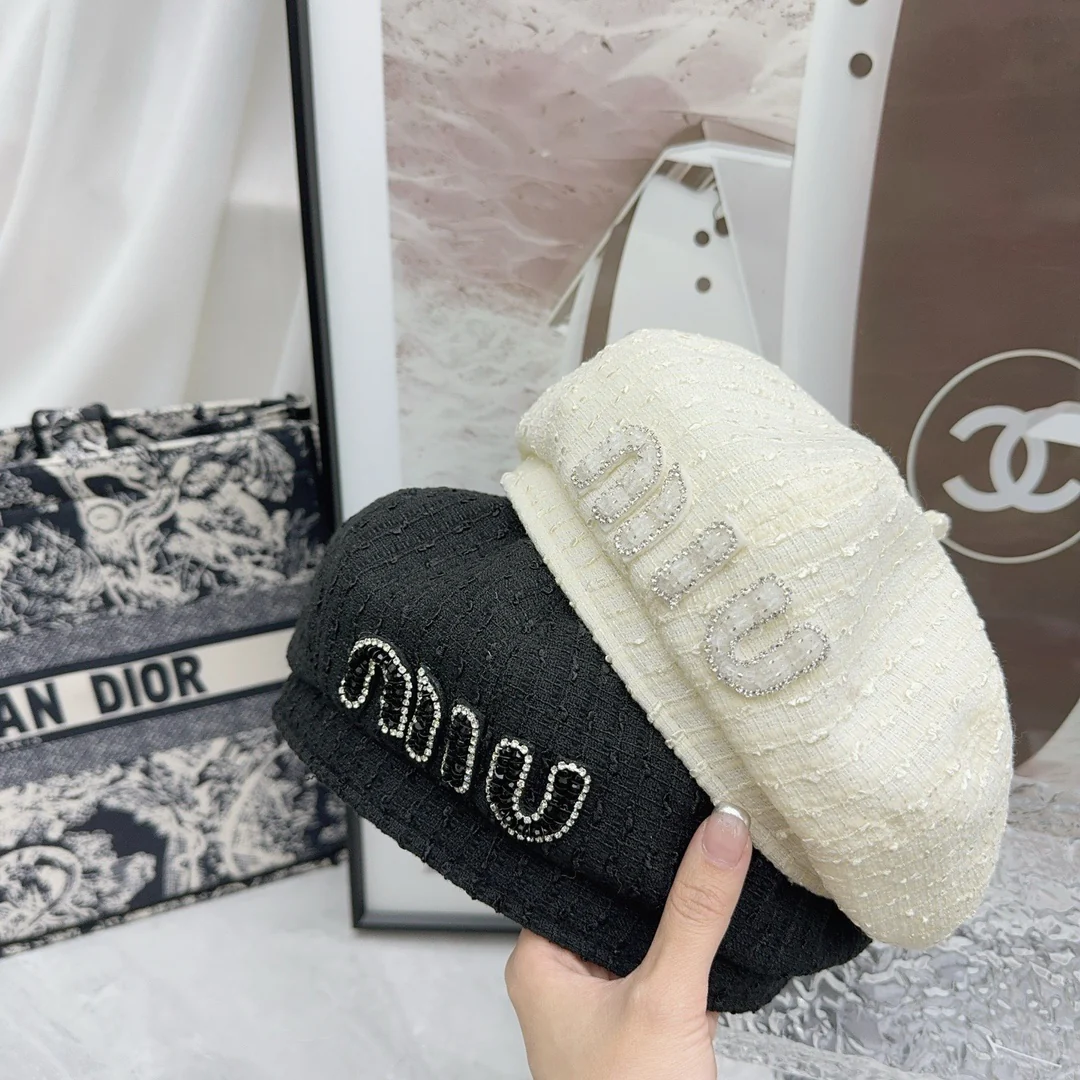 Берет Miu Miu с пайетками - белый