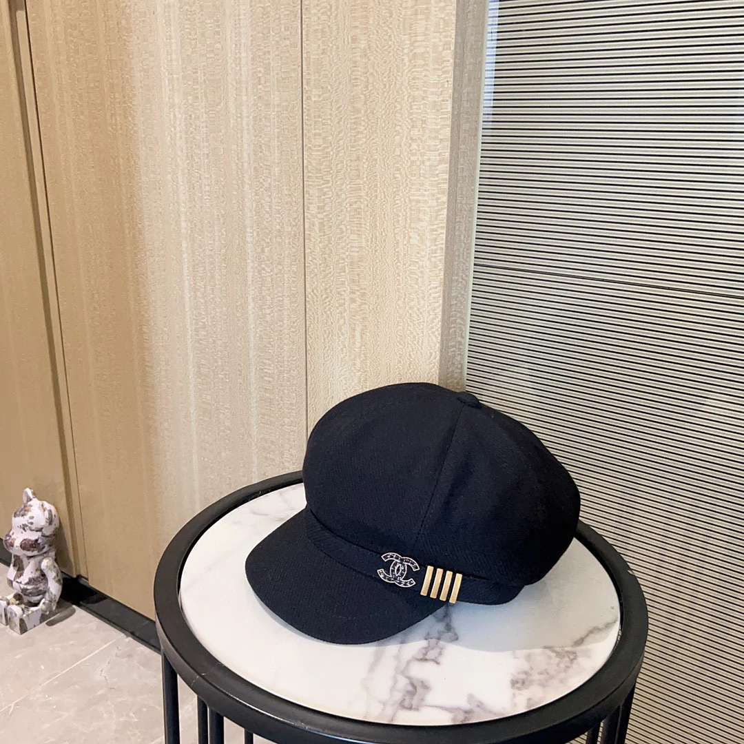 Новый восьмиугольный берет Chanel 2023 года - черный